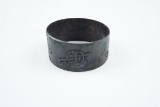 A Great War French patriotic napkin ring, faced with a representation of a 75 mm artillery piece