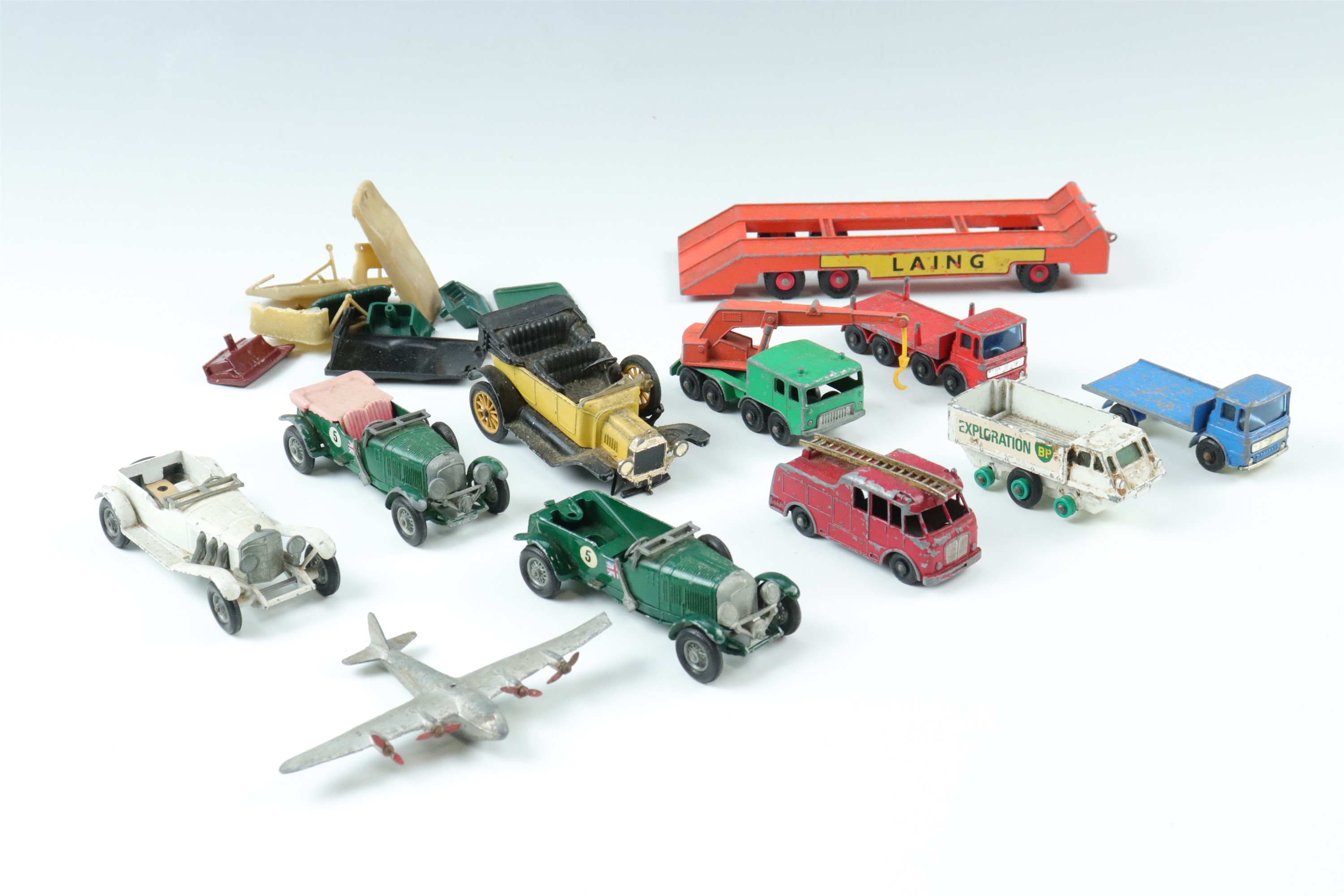 A quantity of loose play-worn die-cast vehicles, Dinky, Lesney, Matchbox, etc - Image 4 of 4