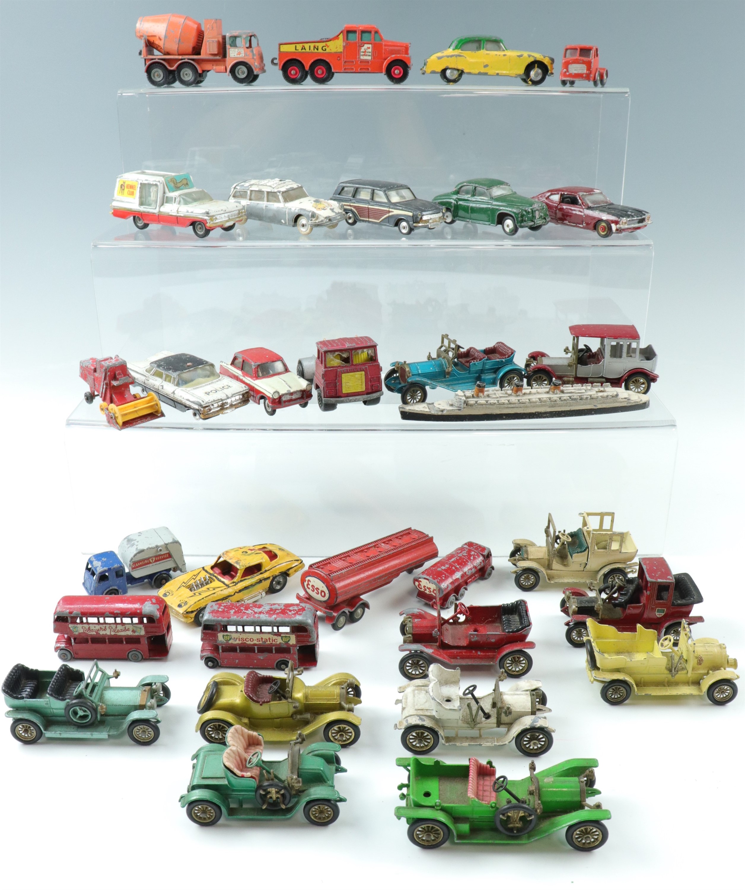 A quantity of loose play-worn die-cast vehicles, Dinky, Lesney, Matchbox, etc - Image 2 of 4