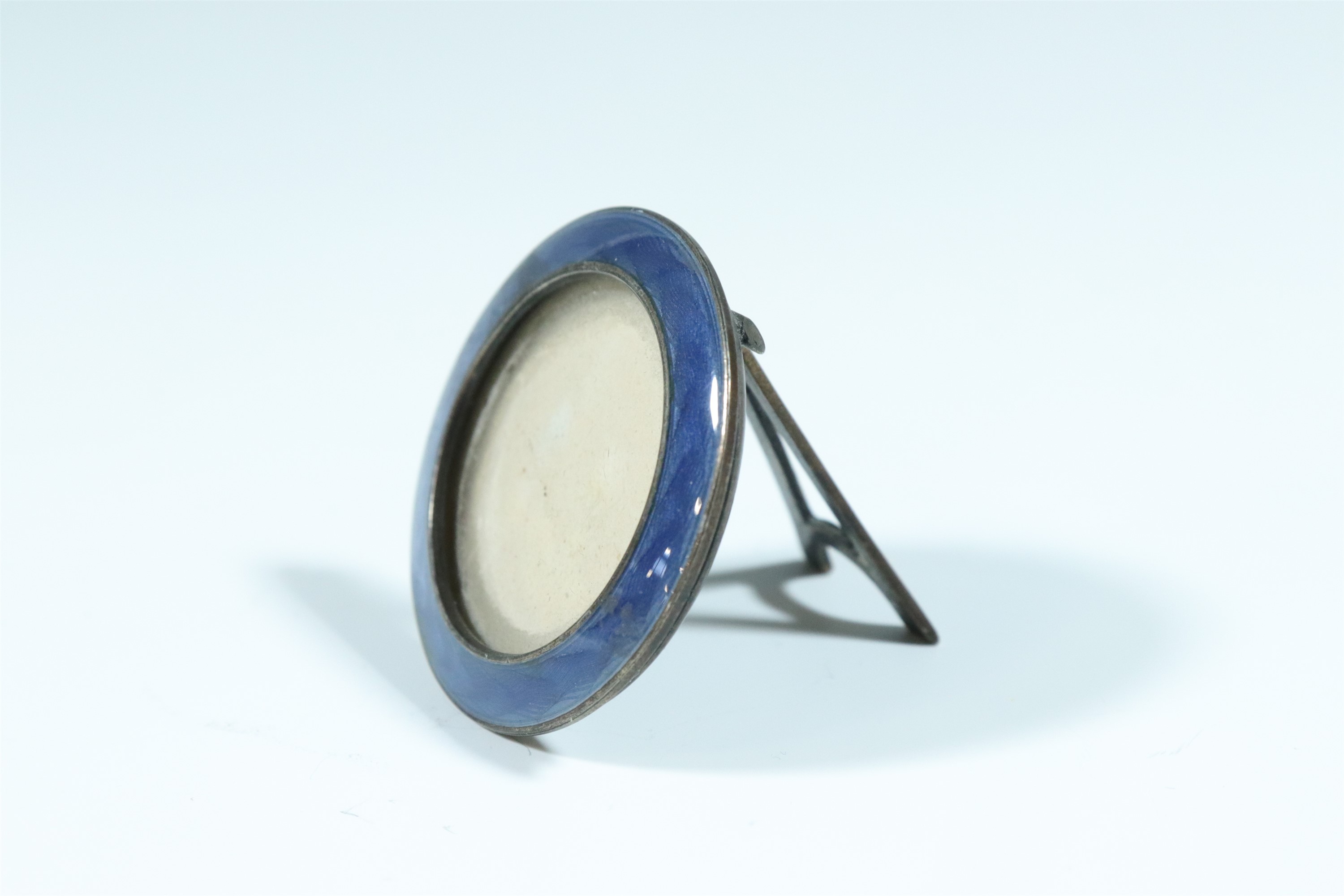 An uncommonly small basse taille enamelled Sterling standard white metal photograph frame, - Image 4 of 6