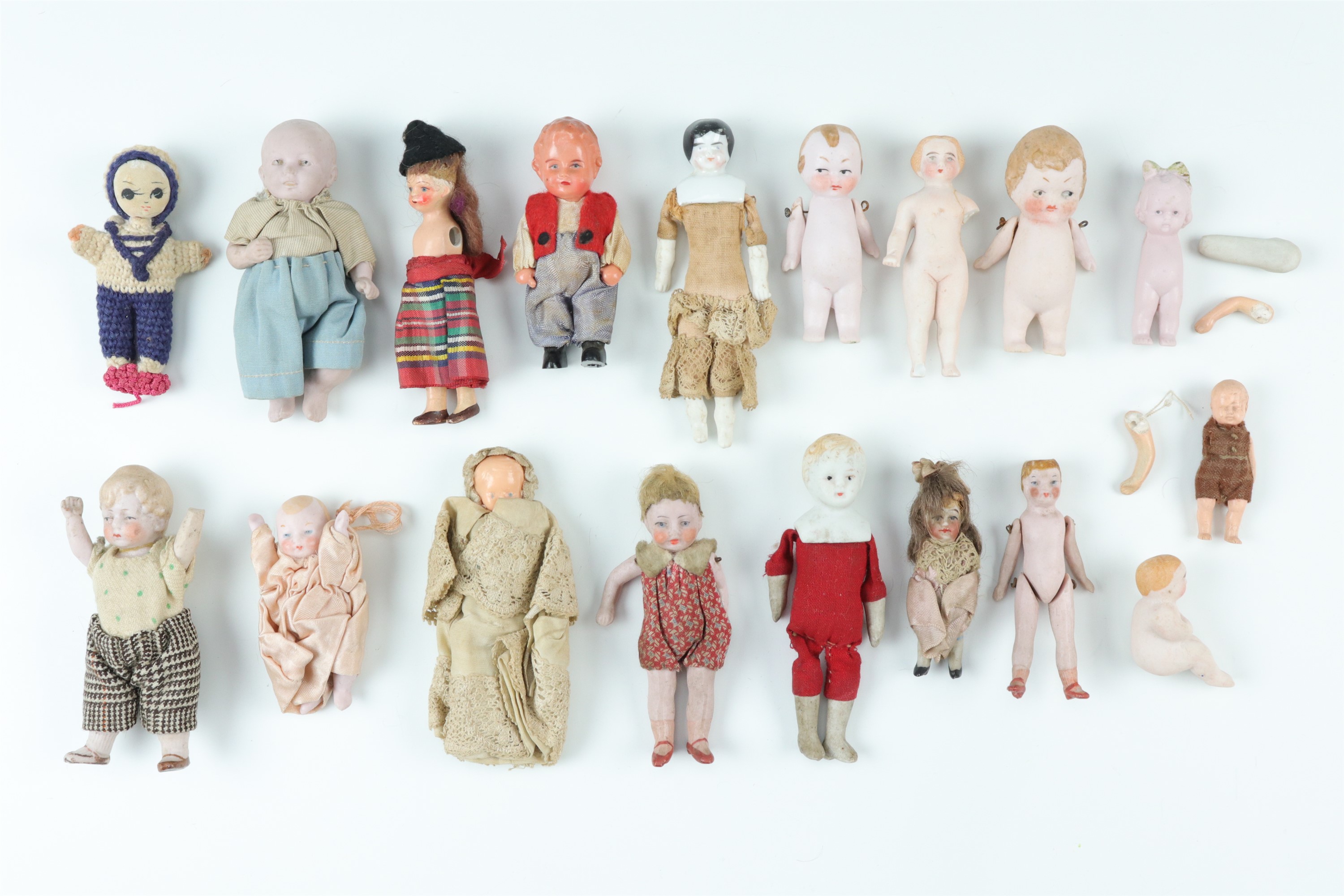 A large number of Victorian small articulated porcelain and similar dolls - Image 2 of 6