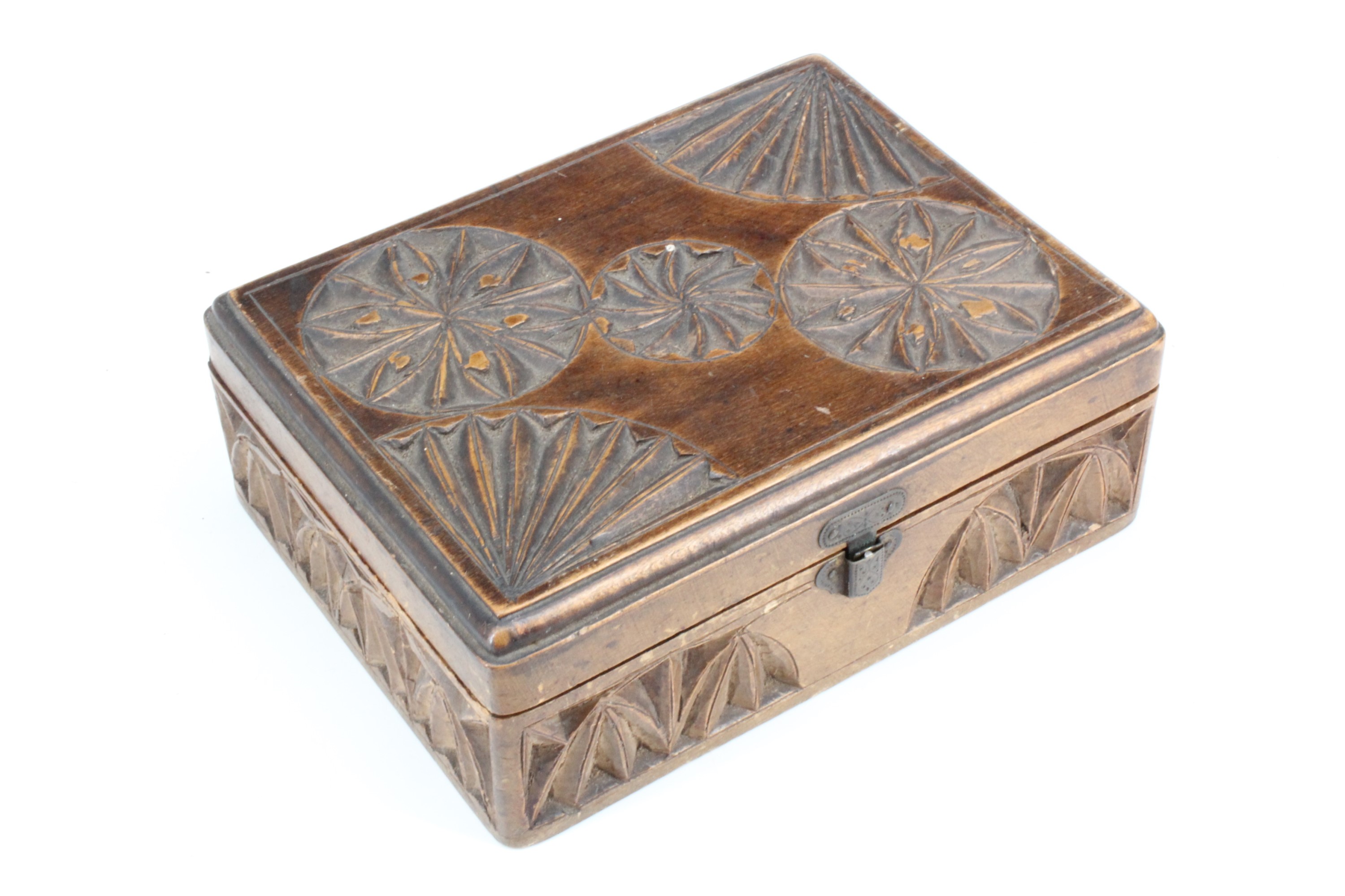 A large quantity of vintage costume jewellery and a Gothic chip carved wooden casket - Image 7 of 7
