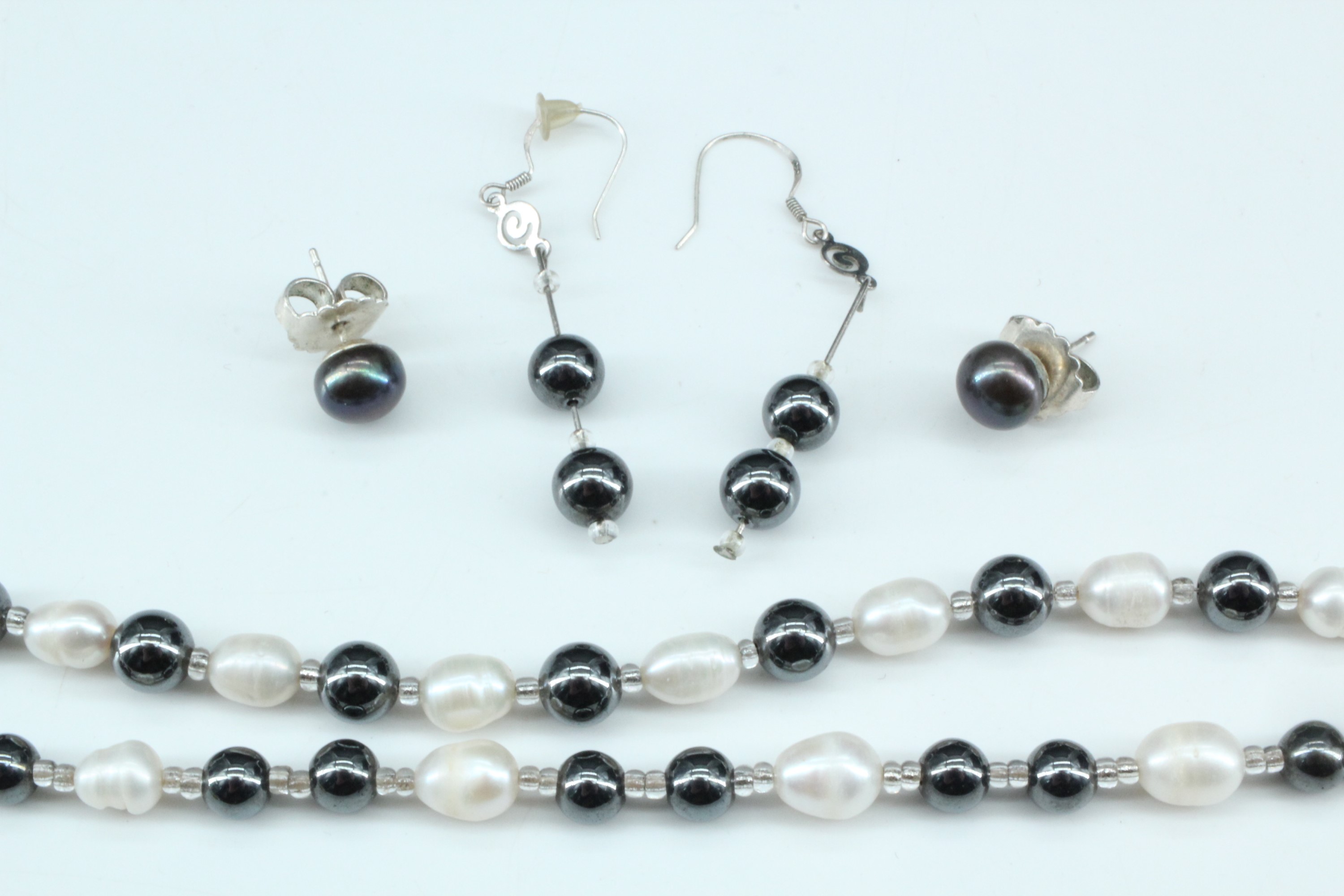 A contemporary bracelet and necklace of fresh water pearls and haematite beads, together with two - Image 2 of 2