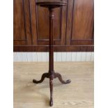 A reproduction Georgian mahogany torchere, 91 cm