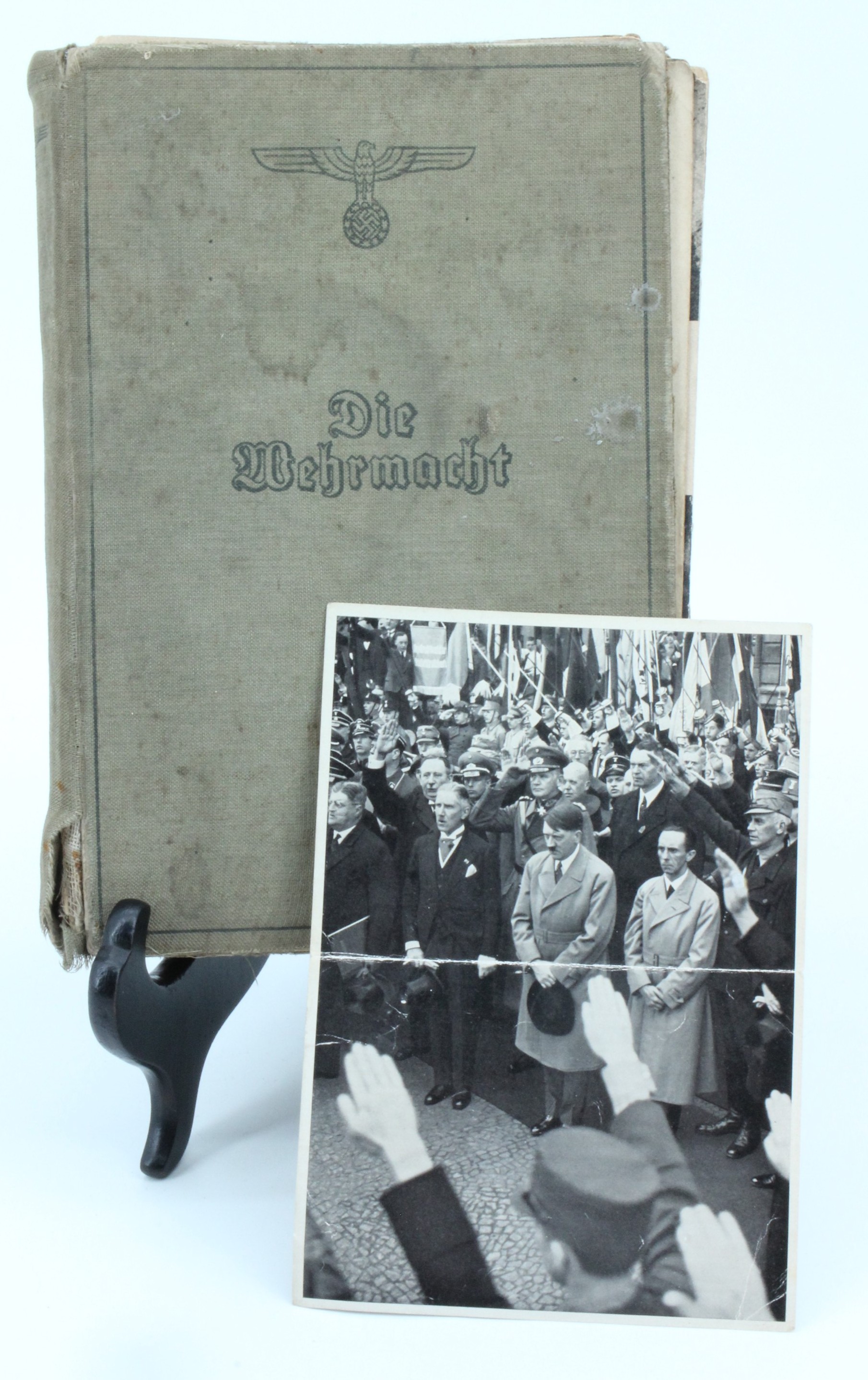 A German Third Reich publication "Die Wehrmacht", together with a 1930s printed photograph of Hitler