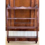 A set of Georgian-influenced mahogany hanging shelves, 69 cm x 17 cm x 91 cm