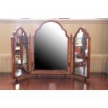 A reproduction Georgian mahogany tryptic dressing table mirror, 58 cm high x 83 cm