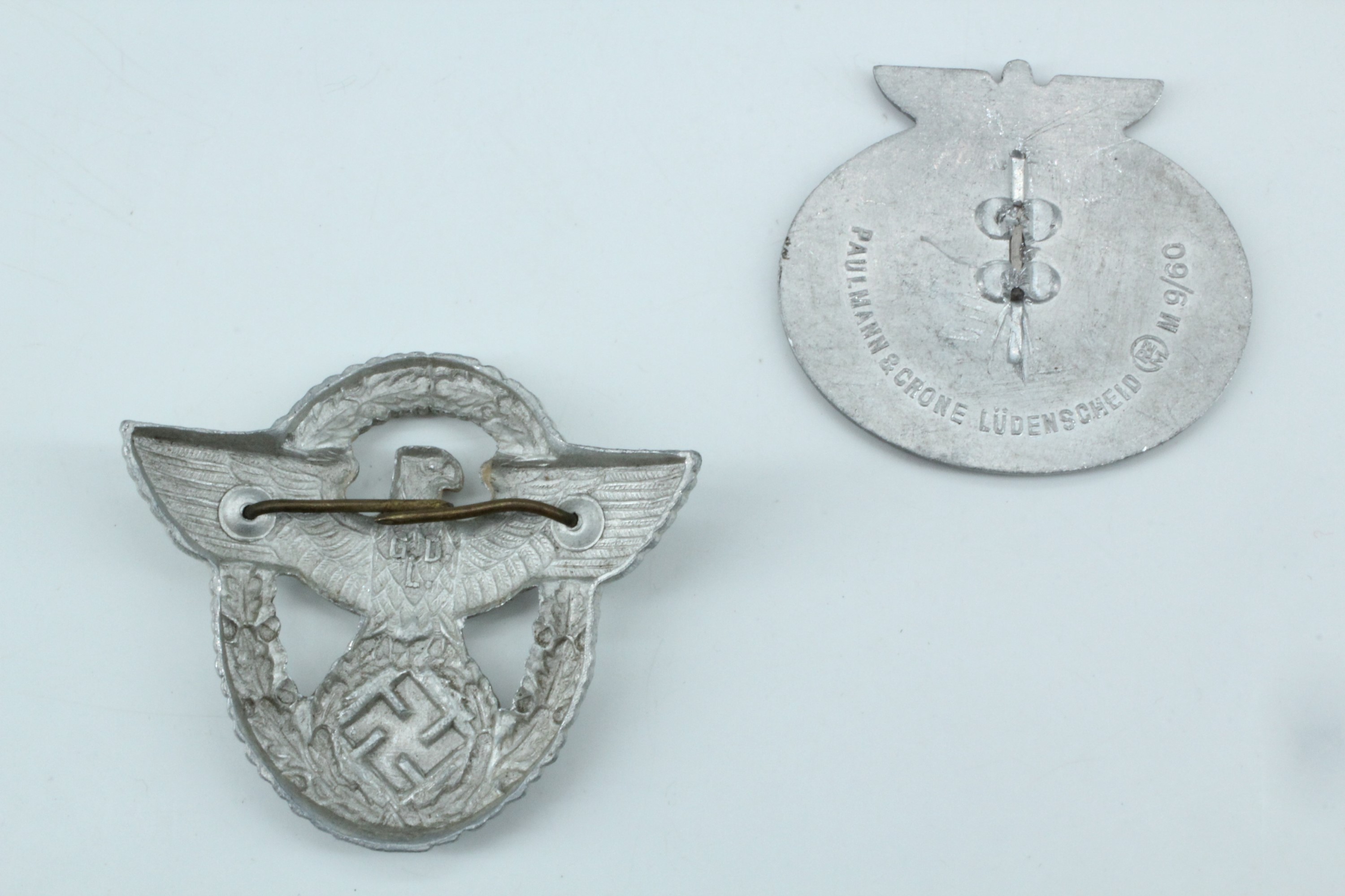 A German Third Reich police cap badge, together with a day badge - Image 2 of 2