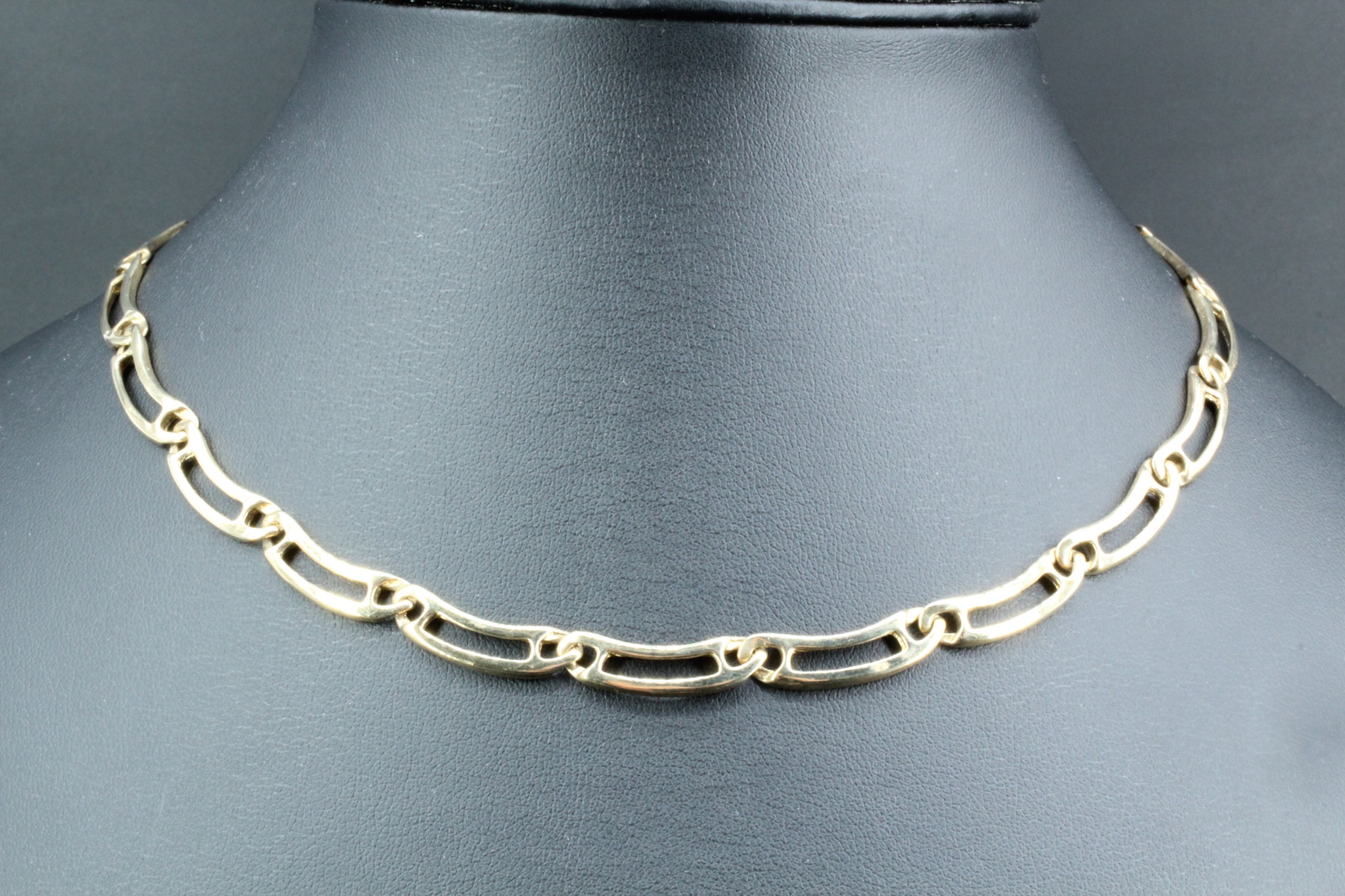 A contemporary 9 ct gold collar necklace of elongated contoured links, 40 cm, together with a - Image 2 of 2