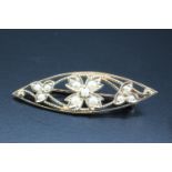 A floral navette shaped pearl-set 9 ct gold brooch, 4 cm, 2.8 g