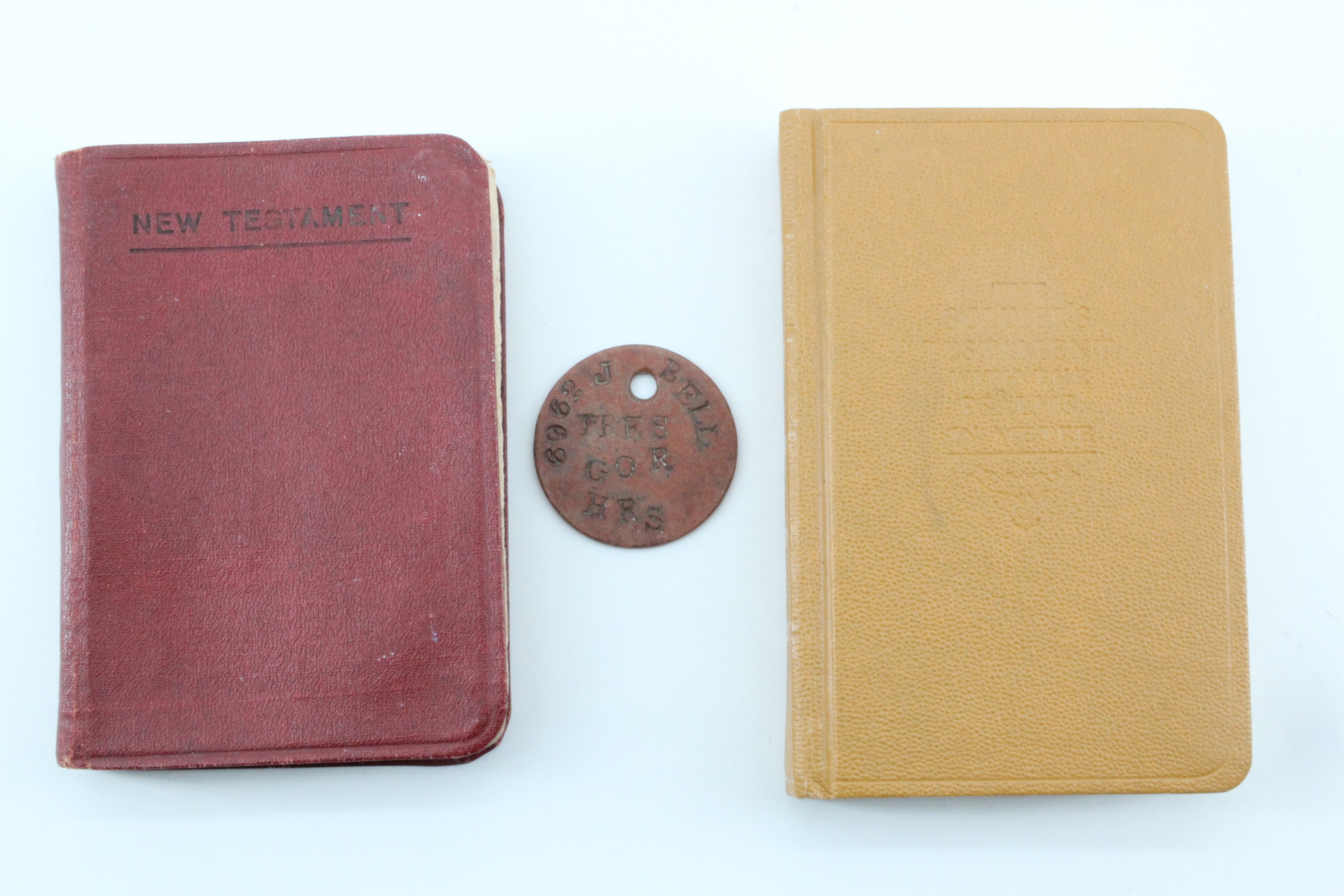 A three-generation British army service group, comprising an identity disc, cap badge and shoulder - Image 9 of 15