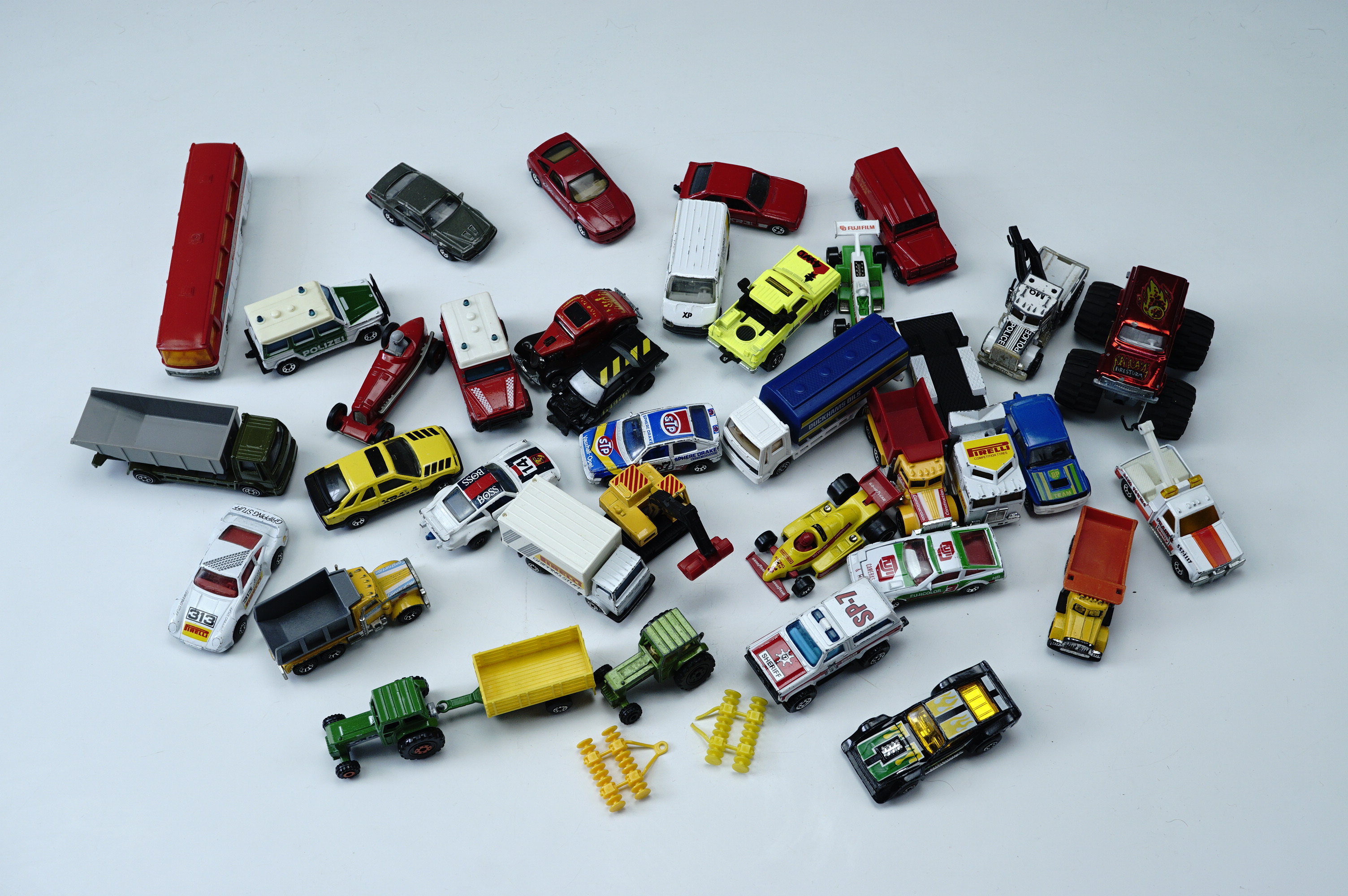 A small quantity of Corgi, Matchbox and other play worn die-cast toy cars, diggers etc - Image 2 of 2