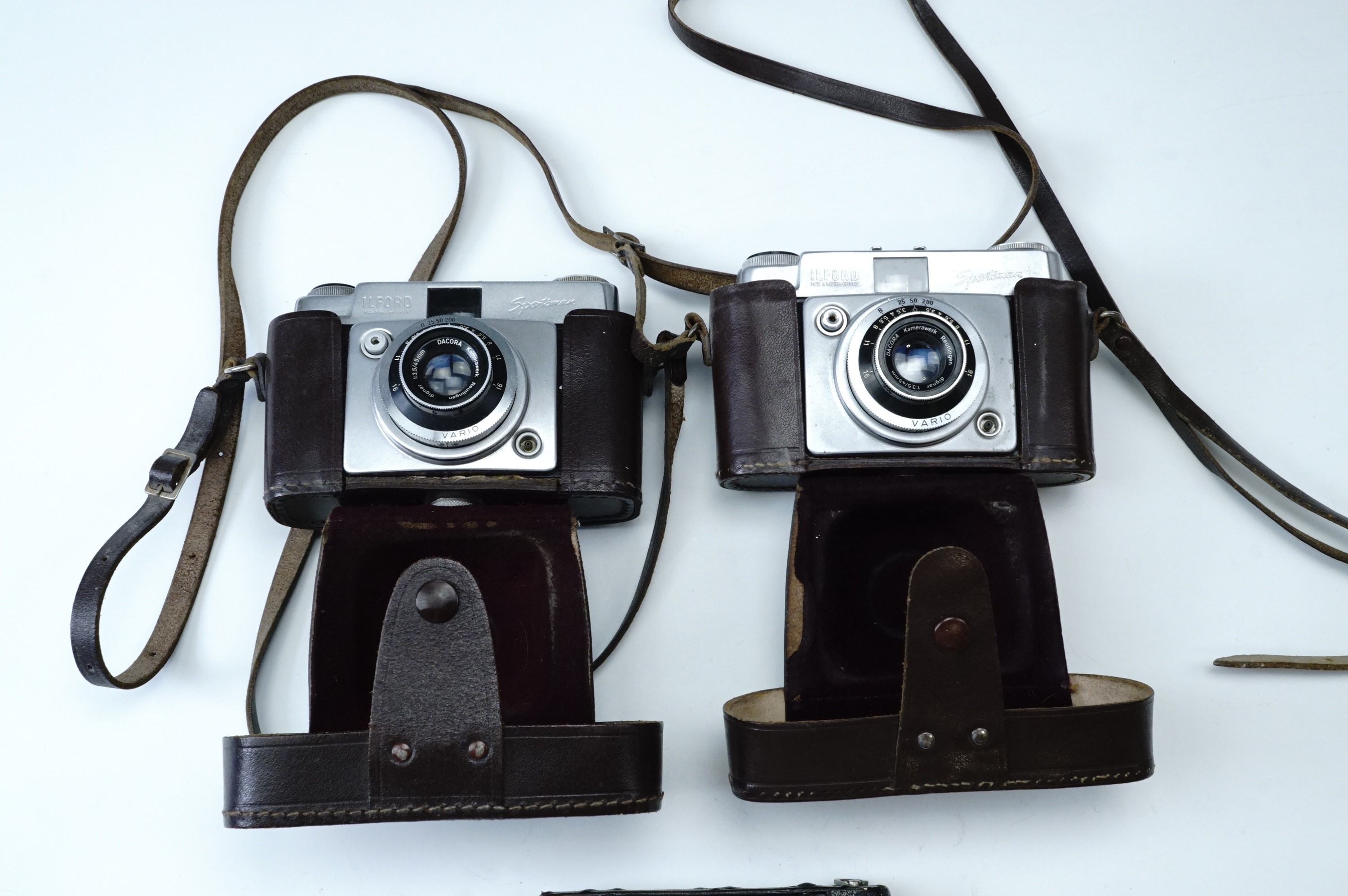 Two Ilford Sportsman 1:3,5/45 mm cameras, together with a C.P. Goerz of Berlin "D.R.P" box camera - Image 3 of 3