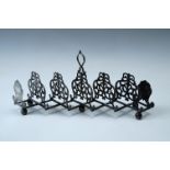 An Edwardian electroplated concertina action toast rack, having openwork dividers, bright cut ends
