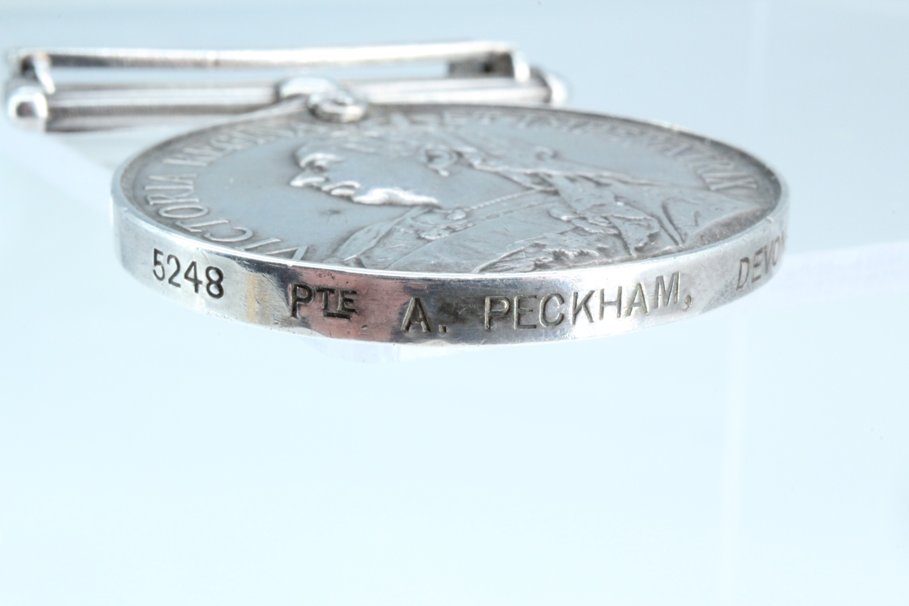 A Queen's South Africa Medal with two clasps to 5248 Pte A Peckham, Devonshire Regiment - Image 3 of 4