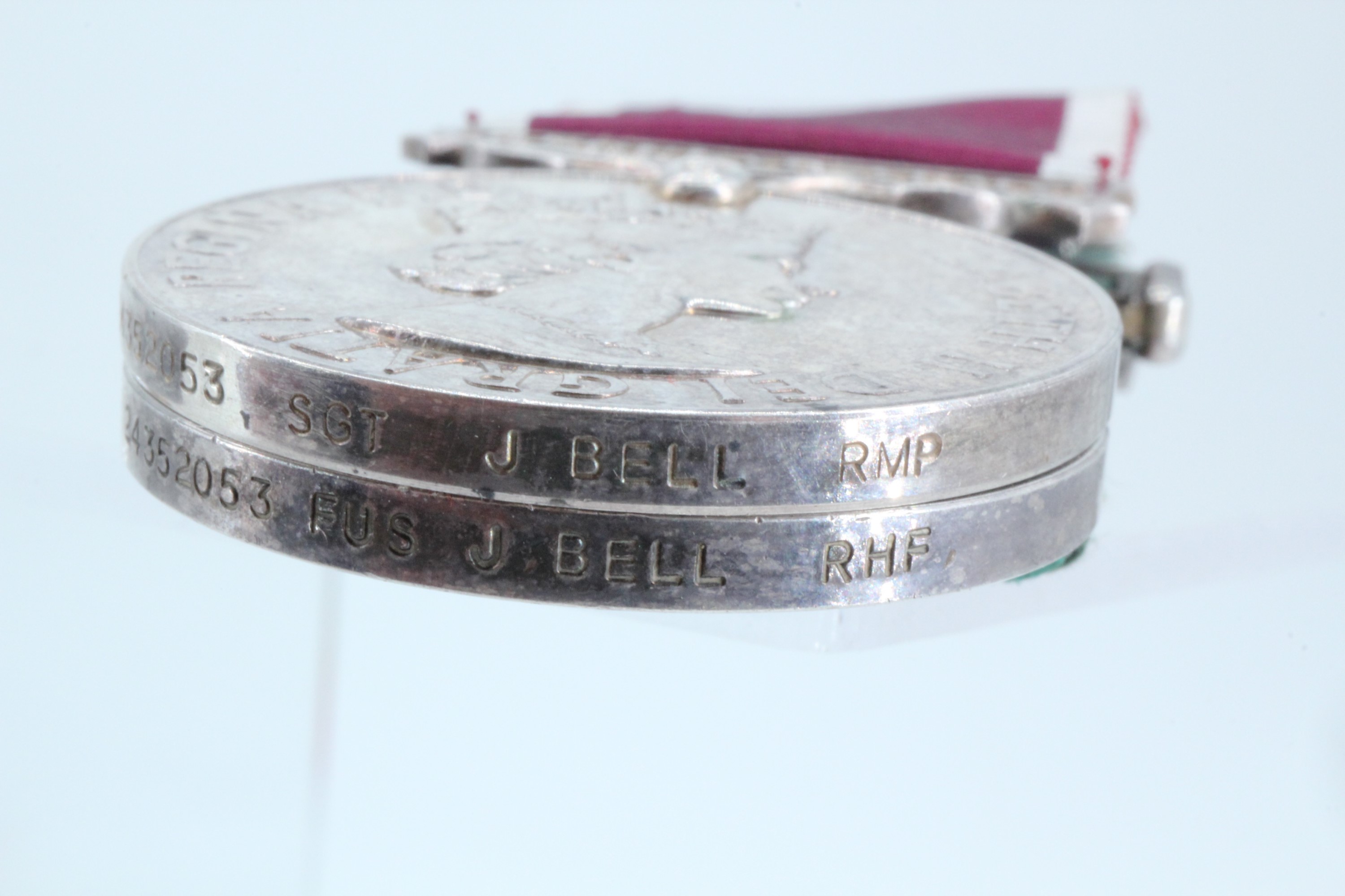 A three-generation British army service group, comprising an identity disc, cap badge and shoulder - Image 5 of 15