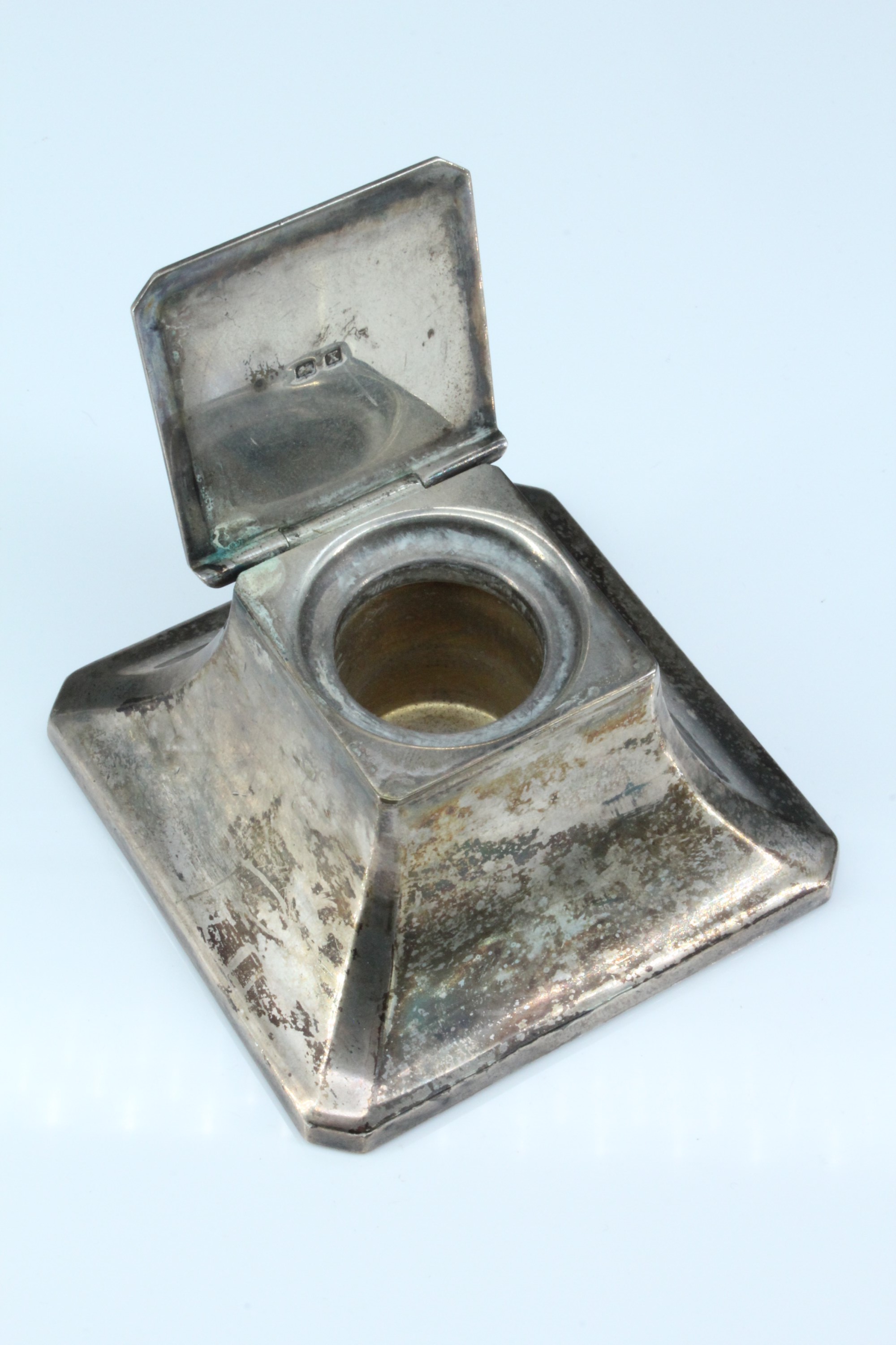 A George V silver ink well, of flared pedestal form with canted corners, sponsor's mark indistinct - Image 2 of 2