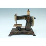 A late 19th / early 20th Century German tinplate toy sewing machine, 19 cm x 11 cm x 19 cm
