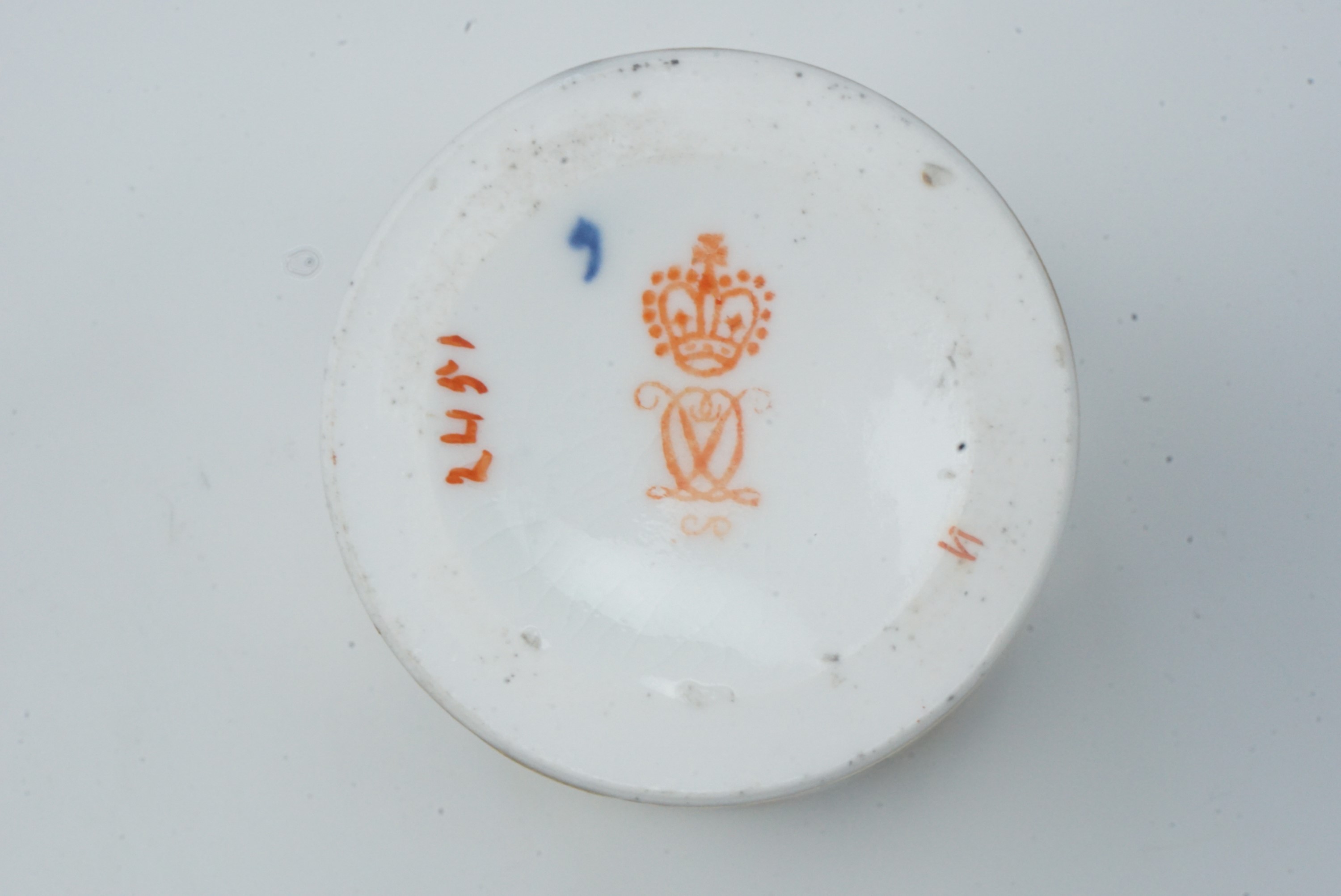 Six Royal Crown Derby Imari pattern egg cups, pattern 2451 - Bild 2 aus 3