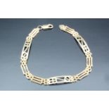 A modern Charles Rennie Mackintosh influenced 9 ct gold gate link bracelet, 4.88 g, 19 cm