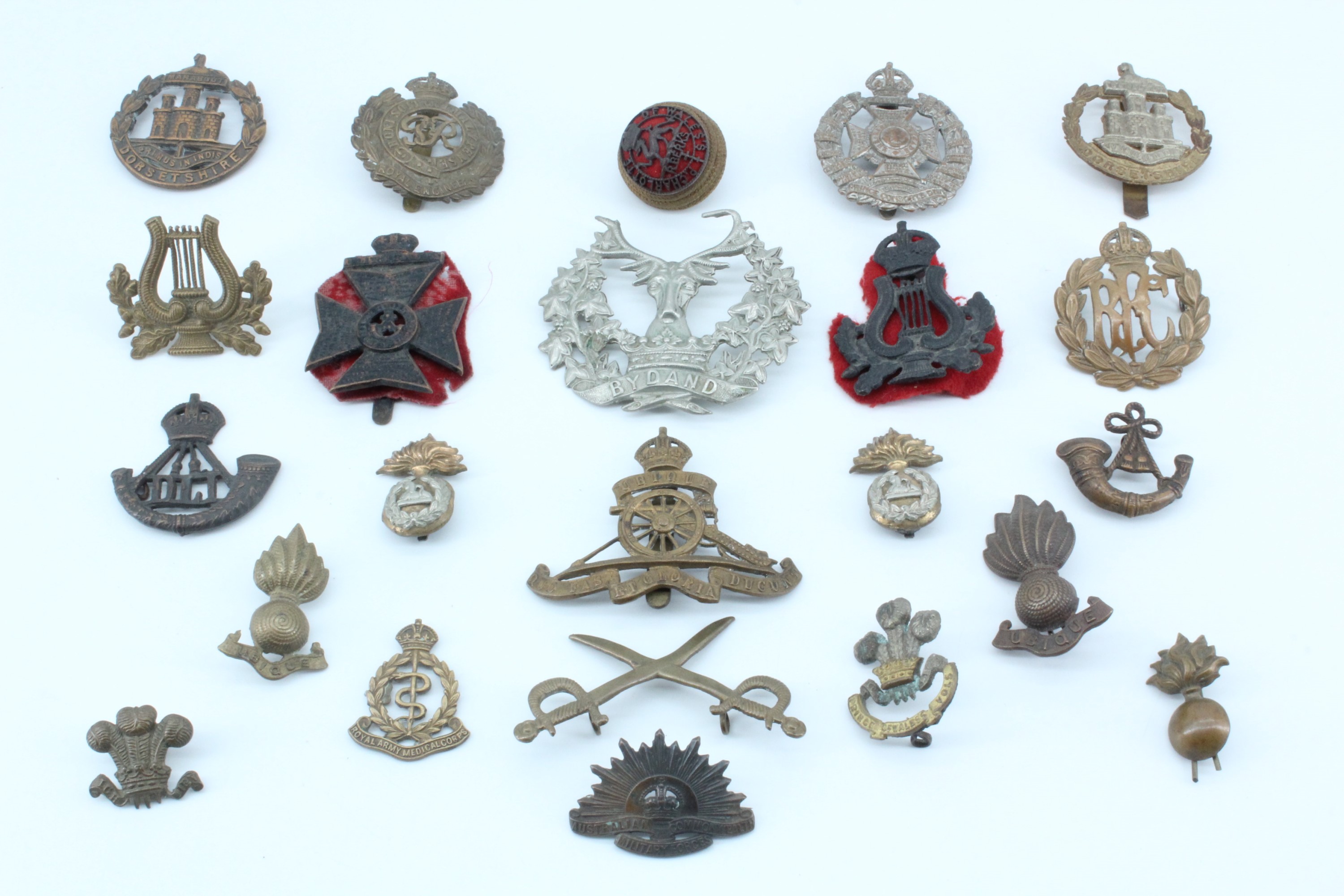 A quantity of British army cap and other badges including a pre-1953 Royal Berkshire Regiment