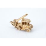 A yellow metal charm in the form of a fire engine (tests as 9 ct), late 20th Century, 3.82 g