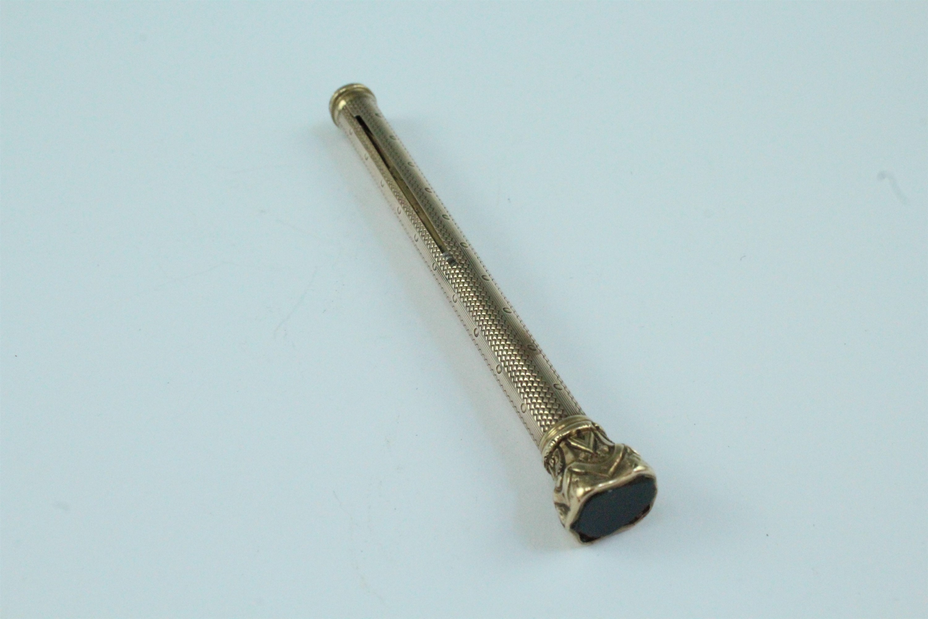 A yellow metal combination propelling pencil and dip pen, having an engine turned barrel and a - Image 2 of 2