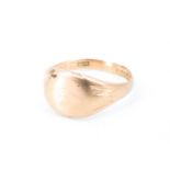 An 18 ct gold signet ring, with vacant matrix, Birmingham, 1915, size R/S, 5.39 g