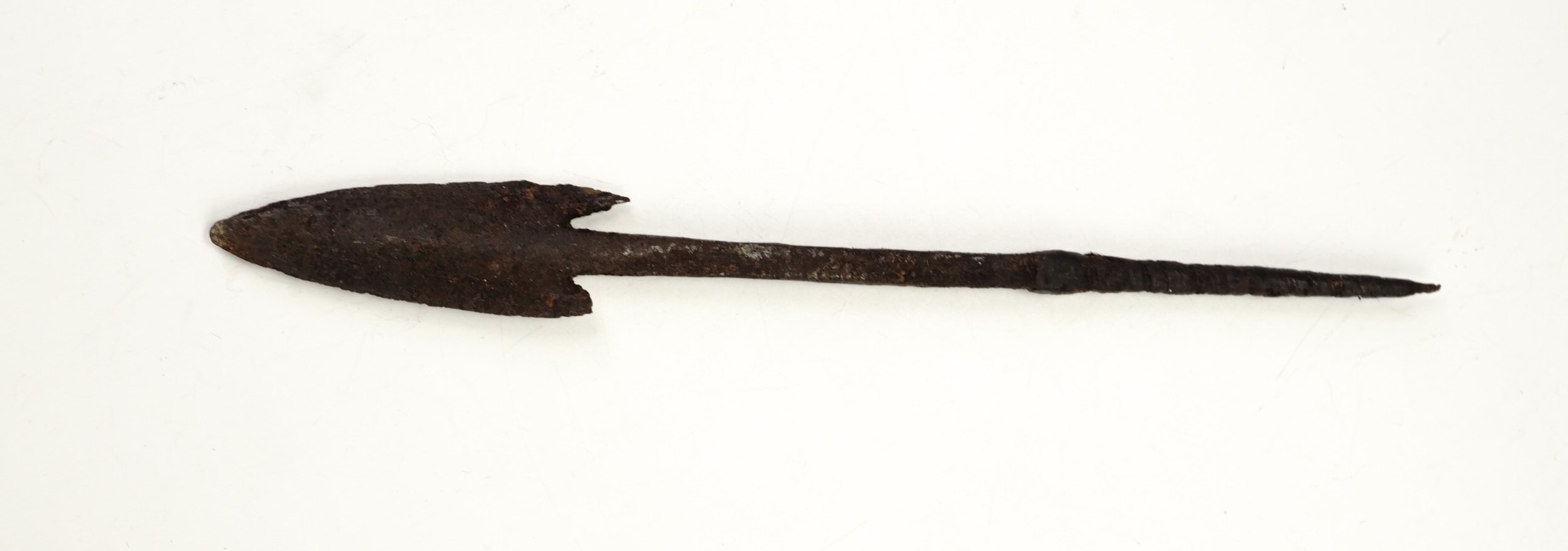 A medieval iron spear or arrow head, of barbed and tanged form, 18 cm - Image 2 of 2