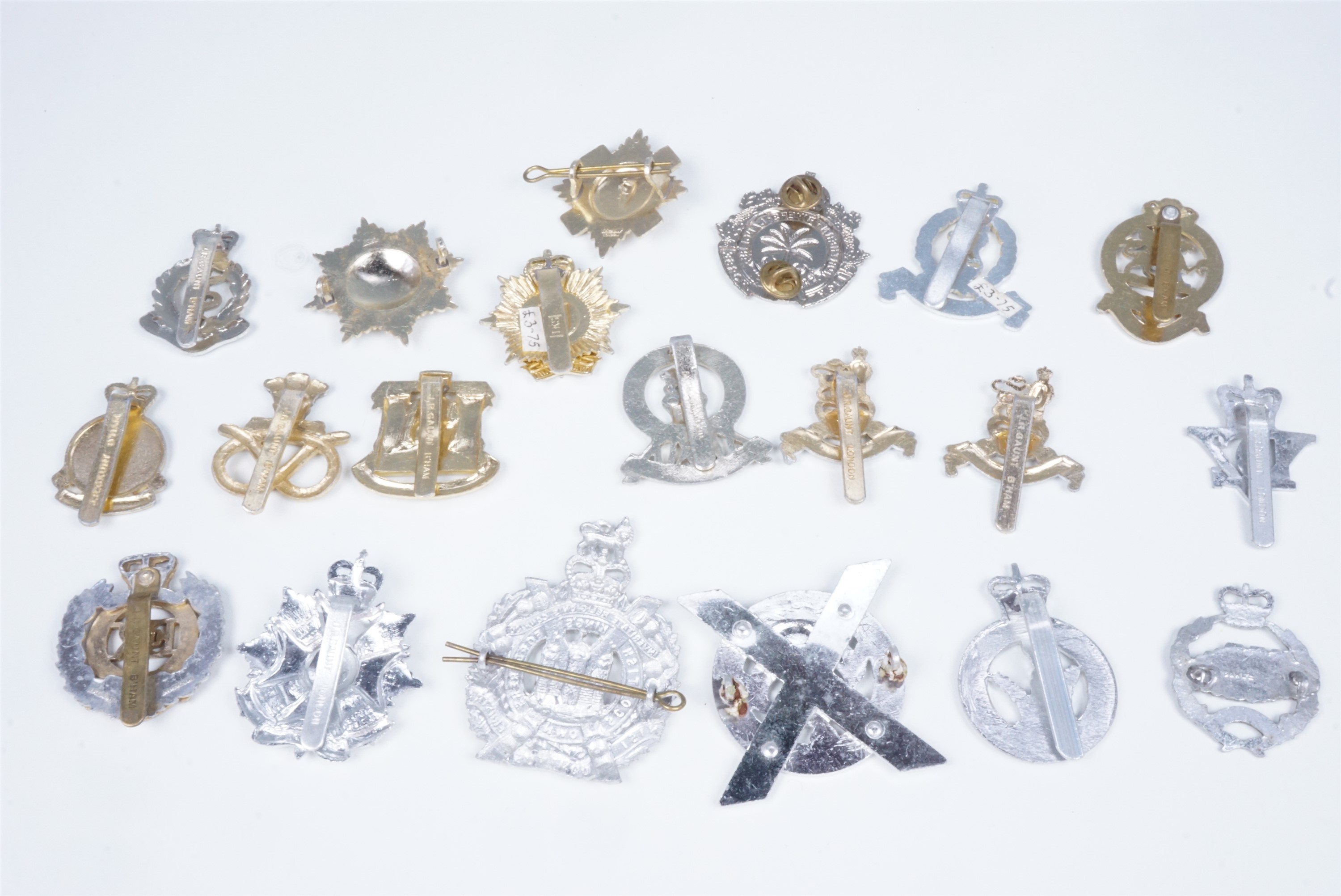 A quantity of British Army Staybrite cap badges, etc - Image 2 of 2