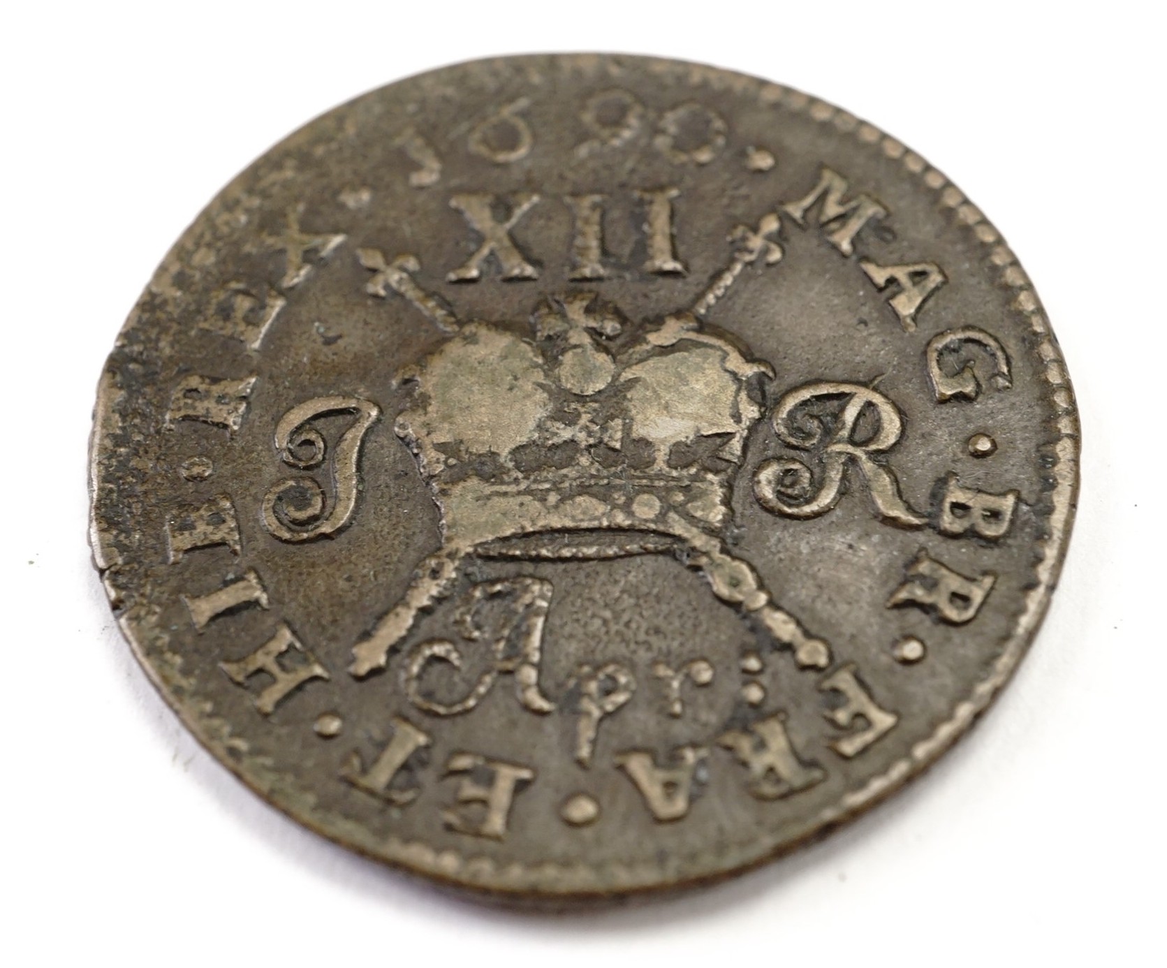 An Irish Gun money 12 Pence / Shilling James II coin - Image 2 of 2