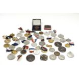 A large collection of Victorian and later royal commemorative medallions, etc