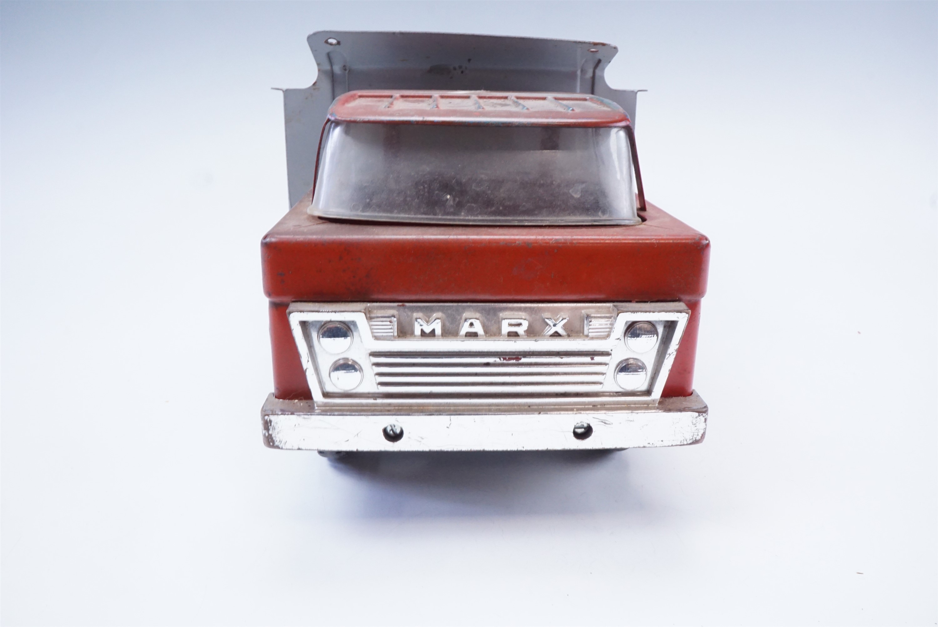 A Marx tinplate hydraulic dump truck together with a Tonka Toymaster wagon - Image 3 of 4