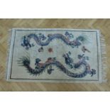 A Chinese silk-blend rug depicting dragons, 150 x 91 cm