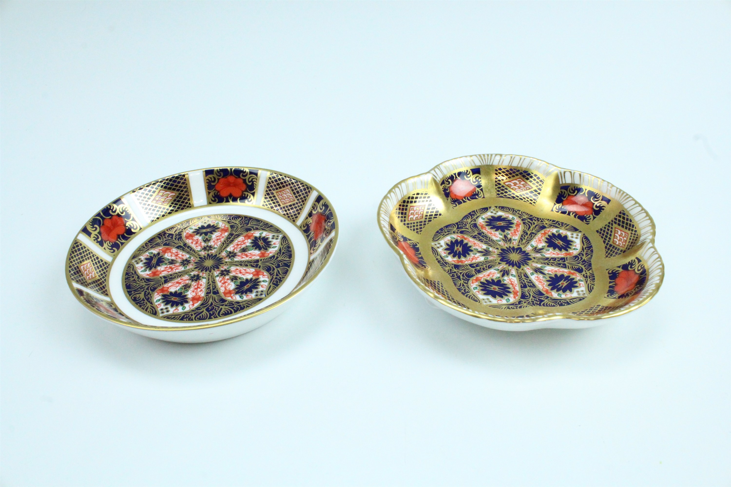 Two modern Royal Crown Derby Old Imari dishes, pattern No. 1128, largest 11.5 cm diameter
