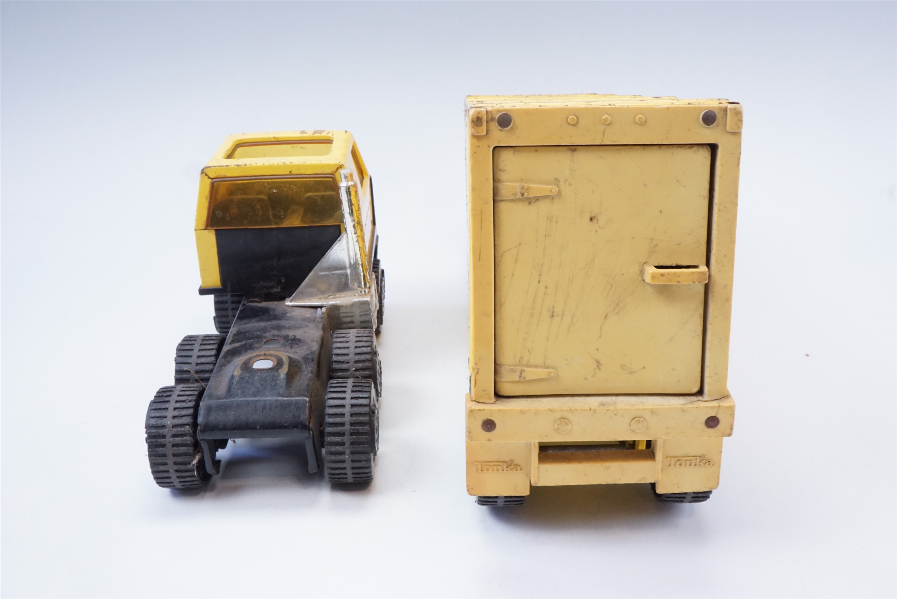 A Marx tinplate hydraulic dump truck together with a Tonka Toymaster wagon - Image 4 of 4