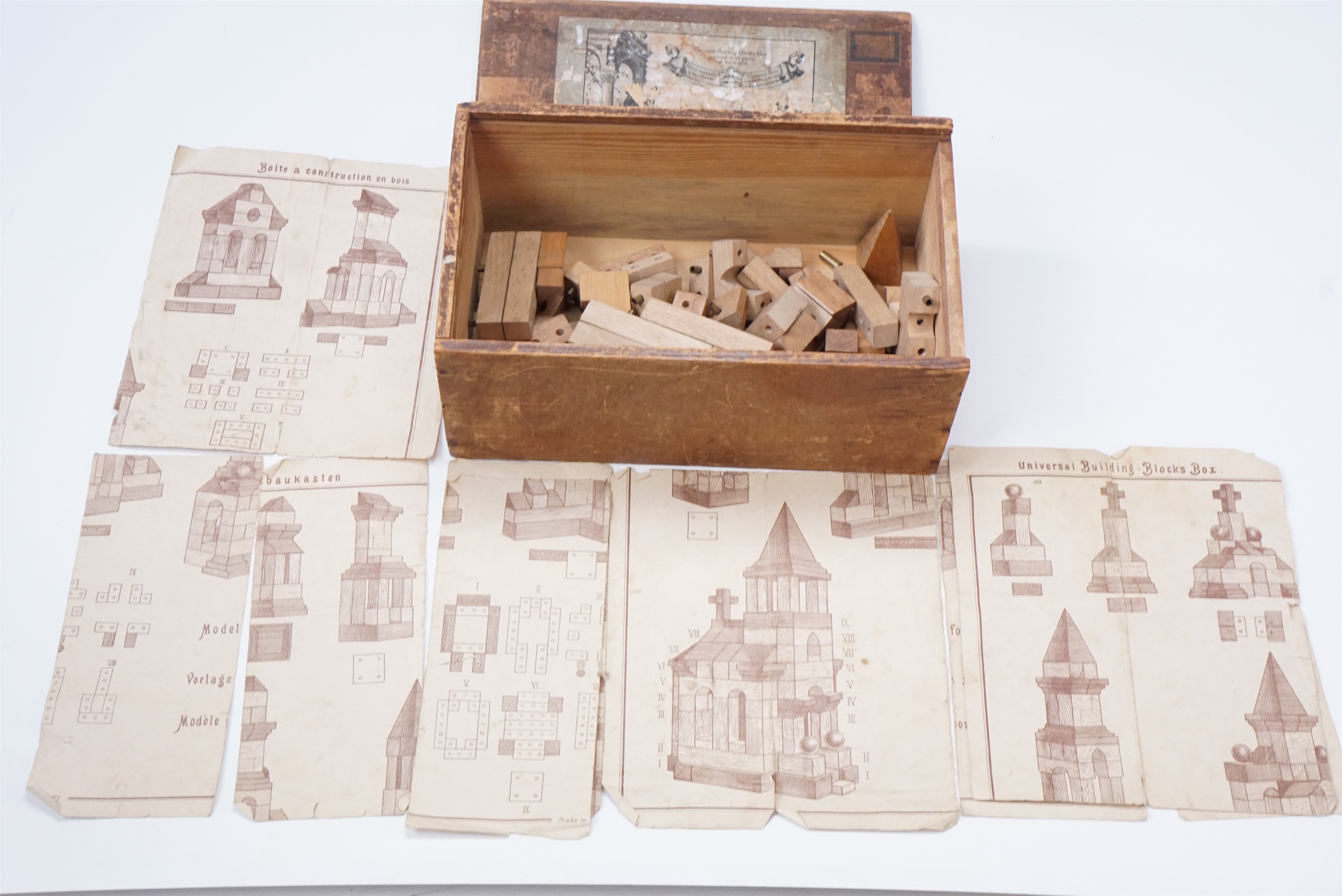 An early 20th Century German part building block set, the pine box bearing paper label 'Universal