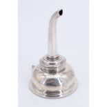 A George III silver wine decanter funnel, London, 1780, 89 g, 12.5 cm