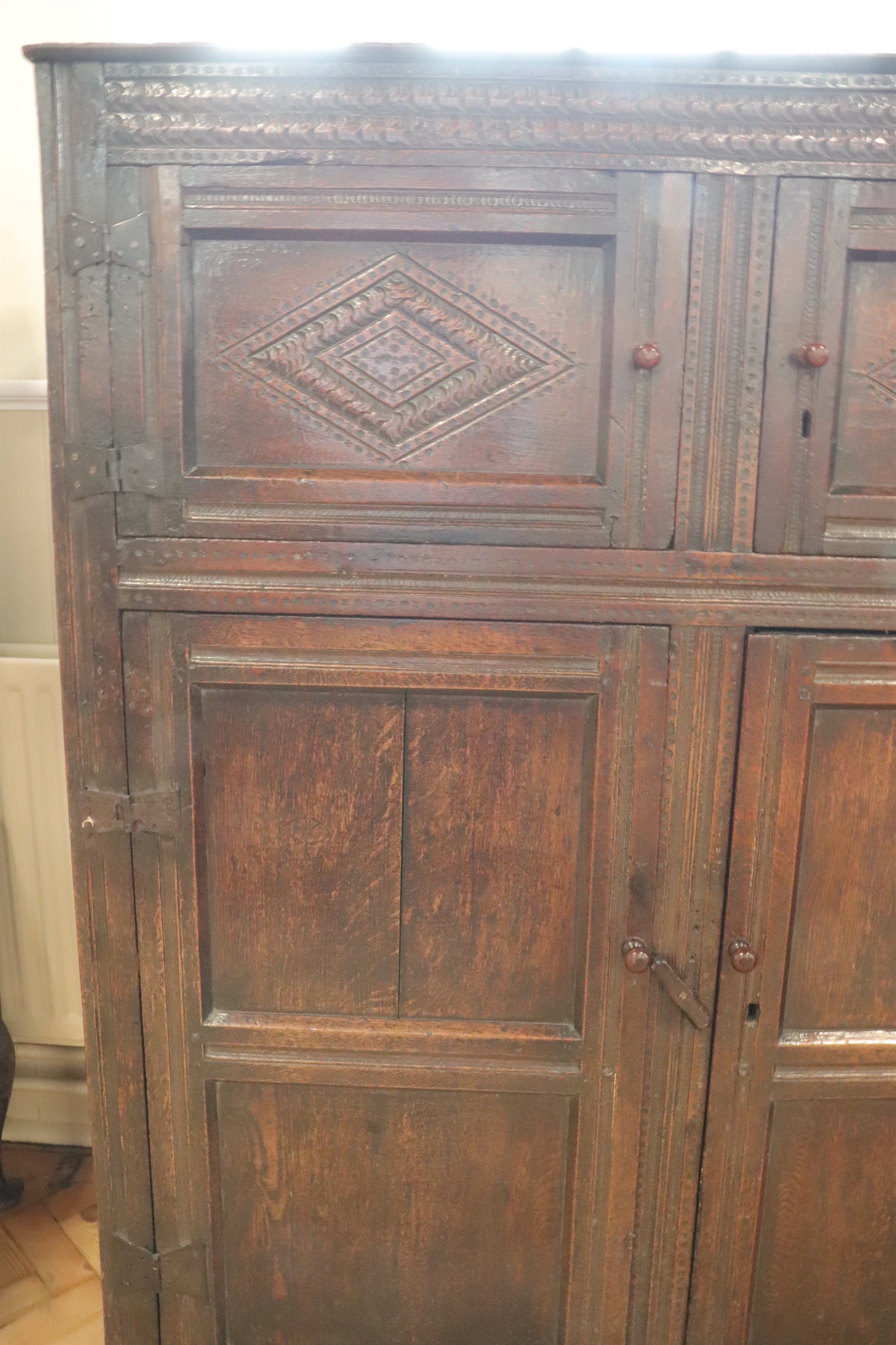 A late 17th / early 18th Century joined oak cupboard, 136 cm x 48 cm x 171 cm - Image 4 of 4