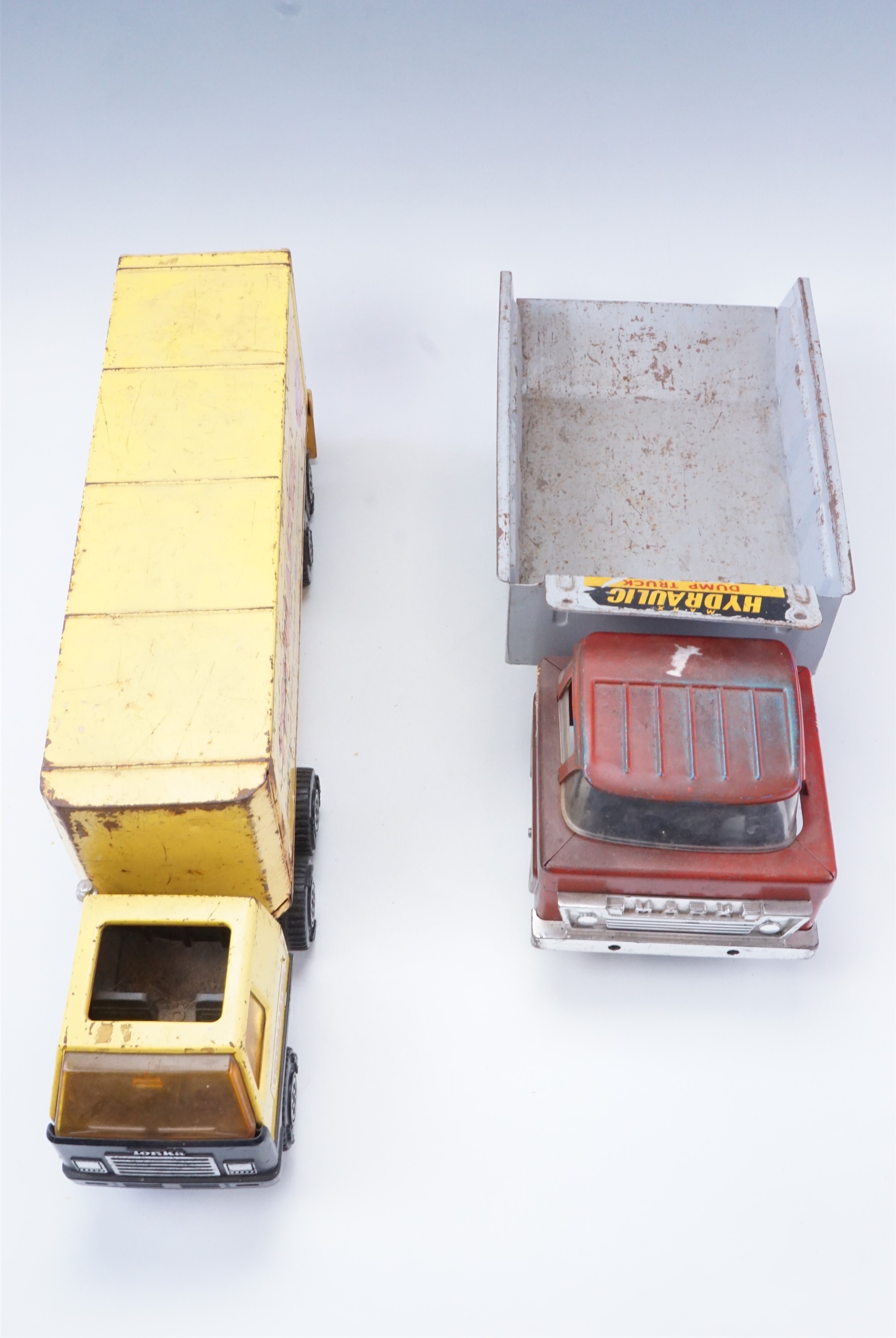 A Marx tinplate hydraulic dump truck together with a Tonka Toymaster wagon - Image 2 of 4