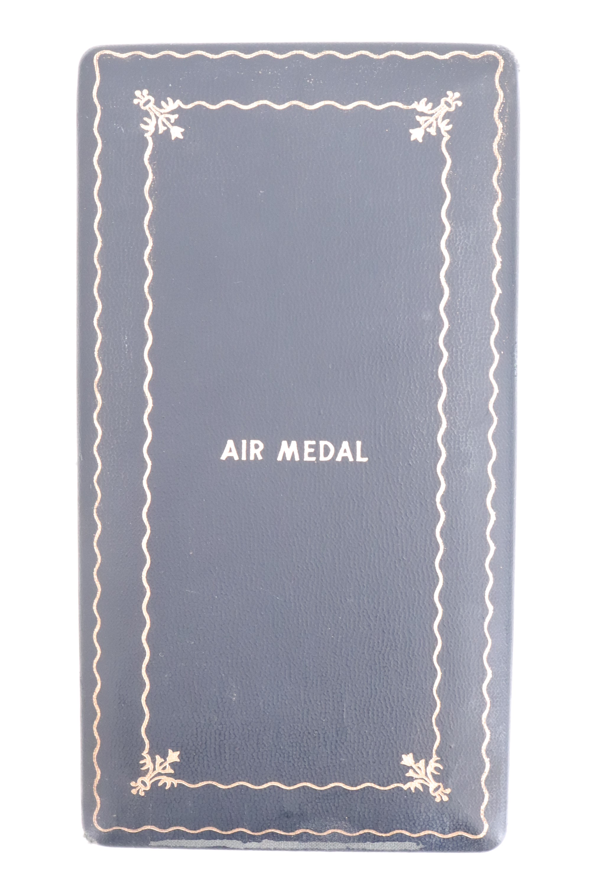 A US Air Medal, cased - Image 4 of 4
