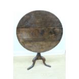 An early 19th Century oak snap-top tripod tea table, 88 cm diameter
