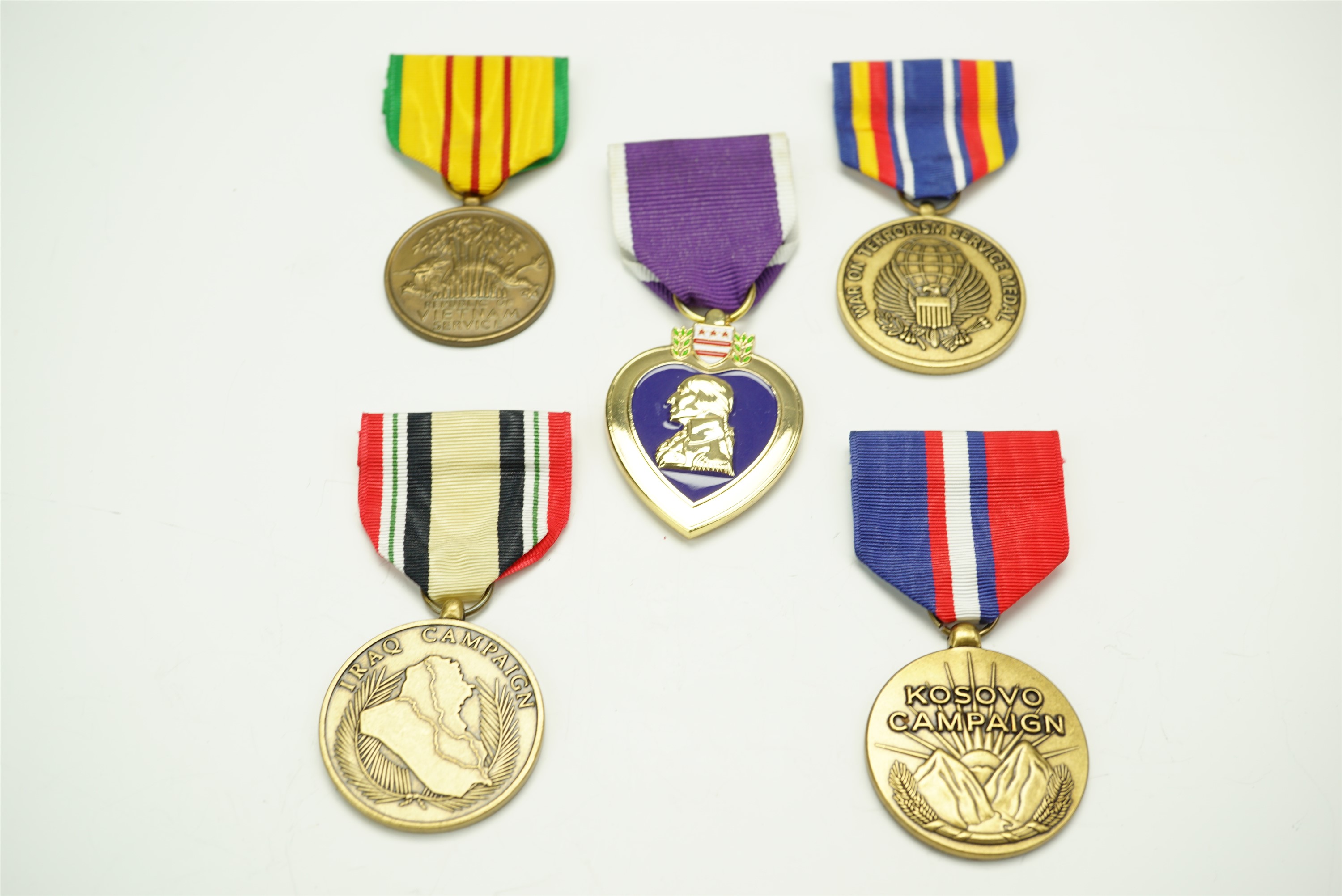 A group of US medals including a Purple Heart and a Marine Corps Expeditionary medal - Image 2 of 2