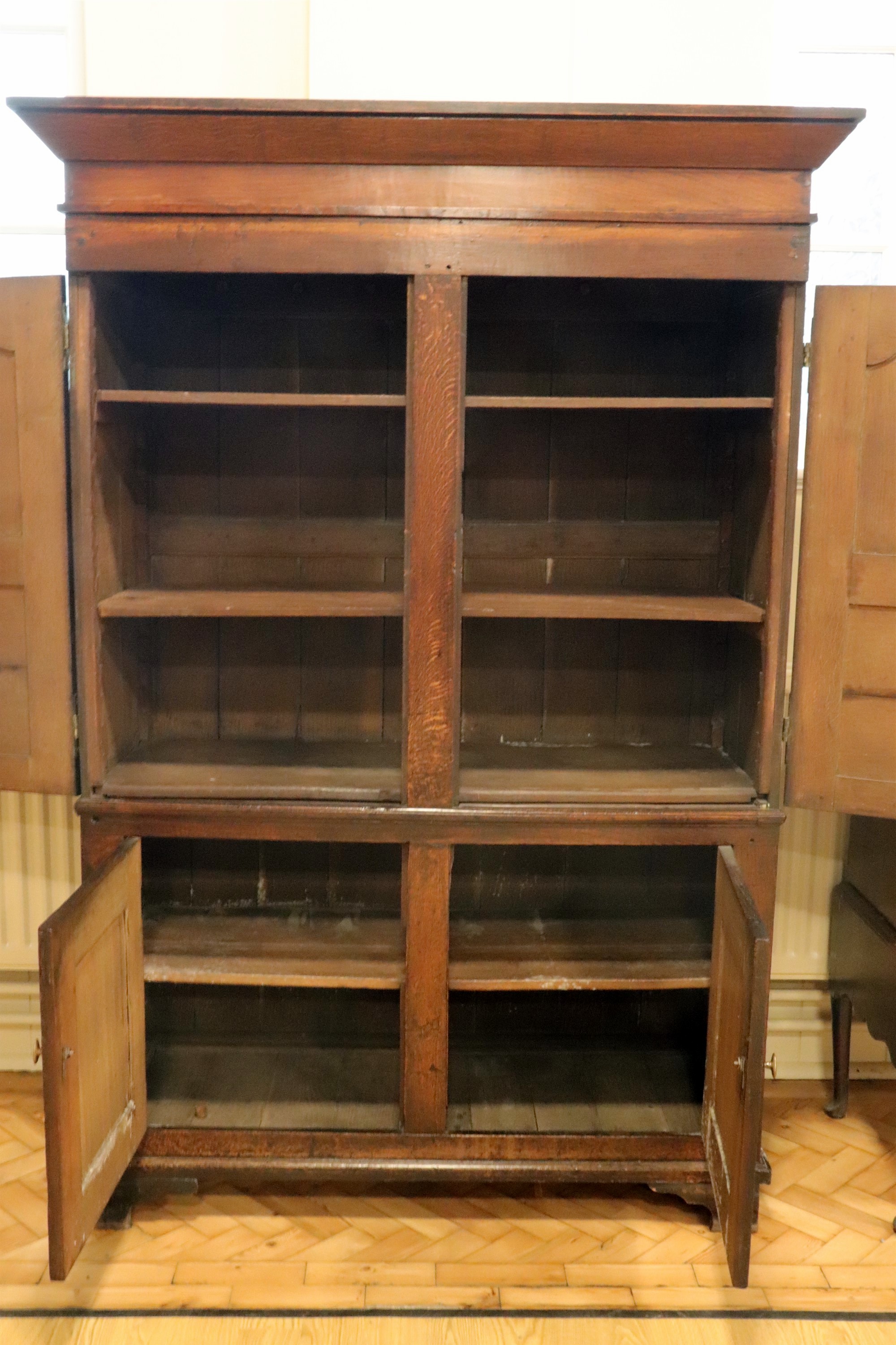 An early 19th Century joined oak press cupboard, having an angular cornice above a pair of fielded- - Bild 2 aus 2