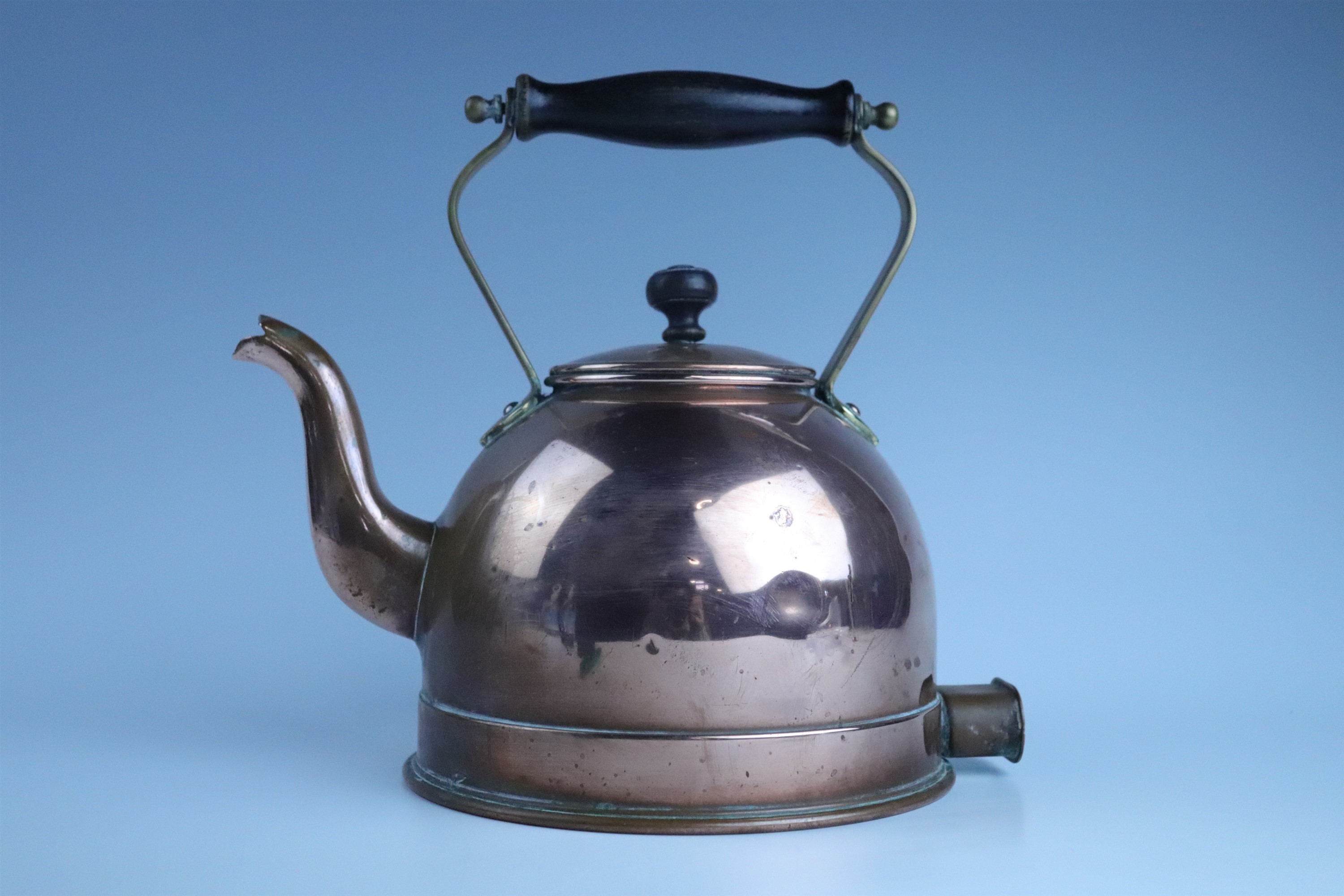 An early 20th Century electric copper kettle, (a/f) 24 cm