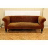 A Victorian / early 20th Century Chesterfield three-seater sofa, 2 m x 85 cm x 78 cm