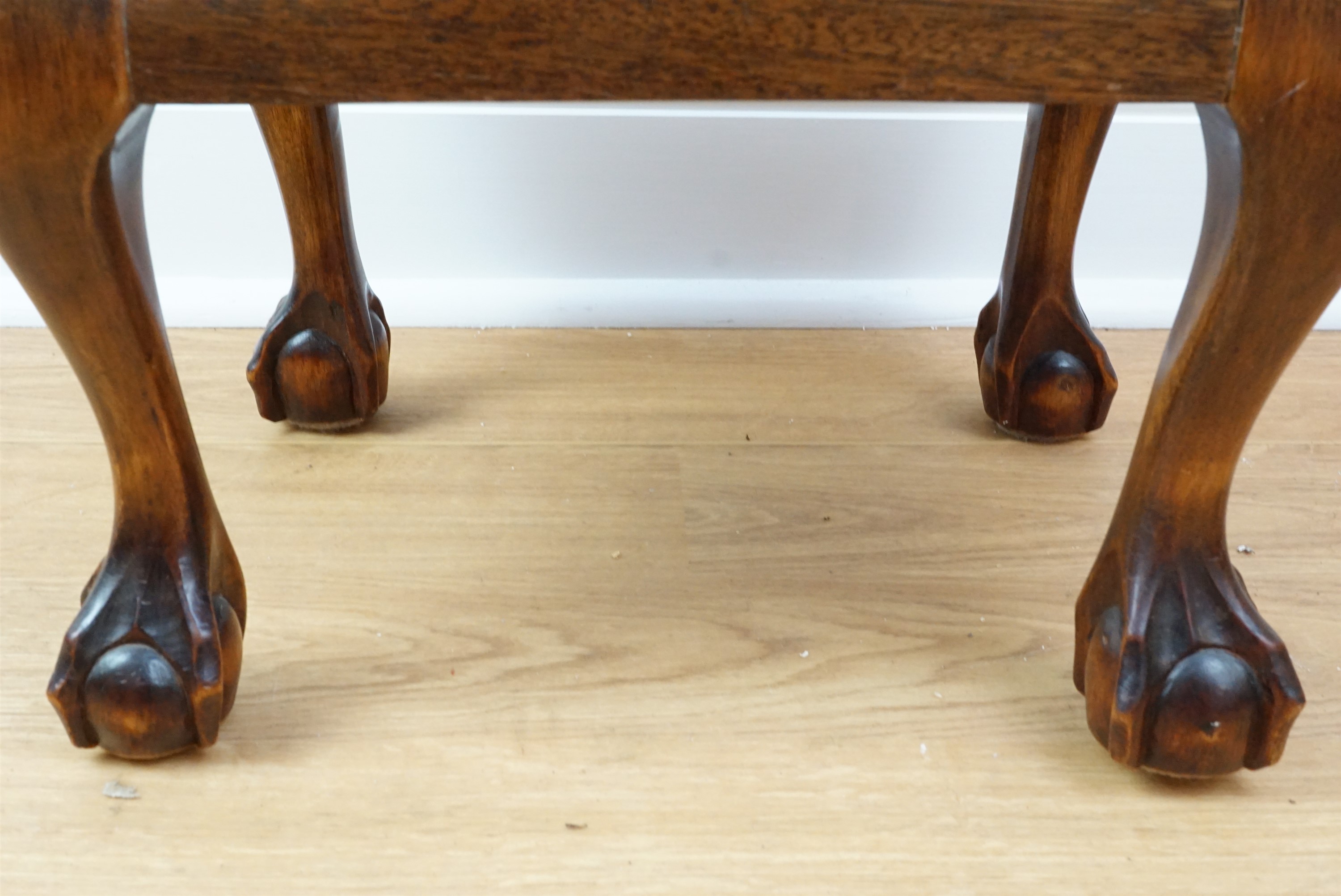 A Georgian style upholstered mahogany foot stool, having short cabriole legs with - Image 2 of 2