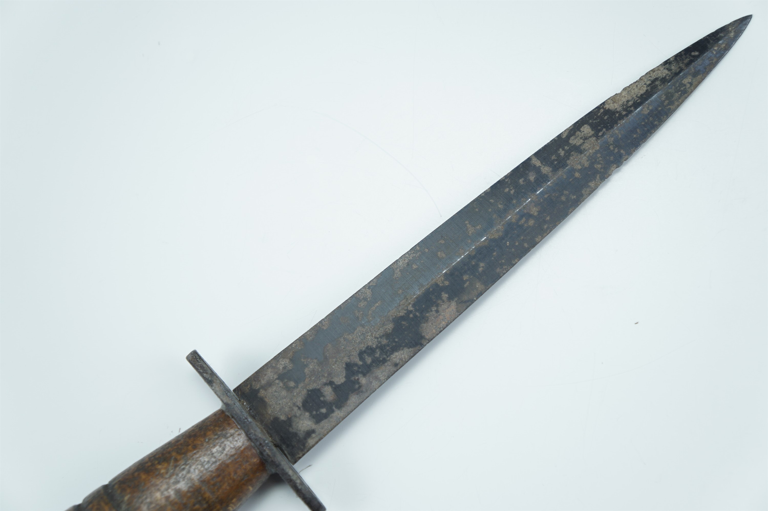 A Second World War wooden-gripped Fairbairn Sykes / FS fighting knife - Image 5 of 6