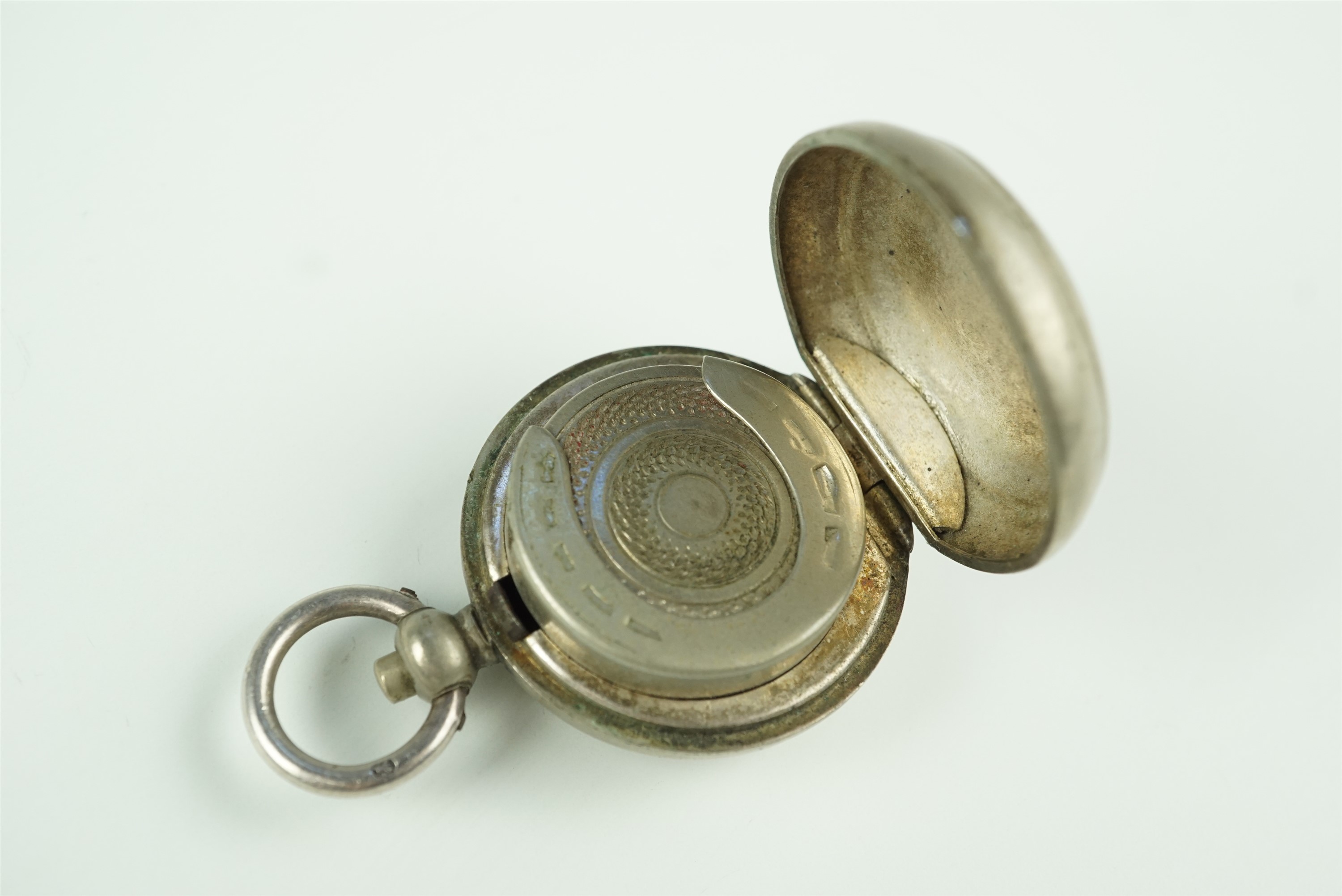 A late 19th / early 20th Century watch chain fob sovereign case, its interior decorated in depiction - Image 3 of 3