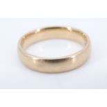 A 9 ct gold wedding band, S, 5.6 g